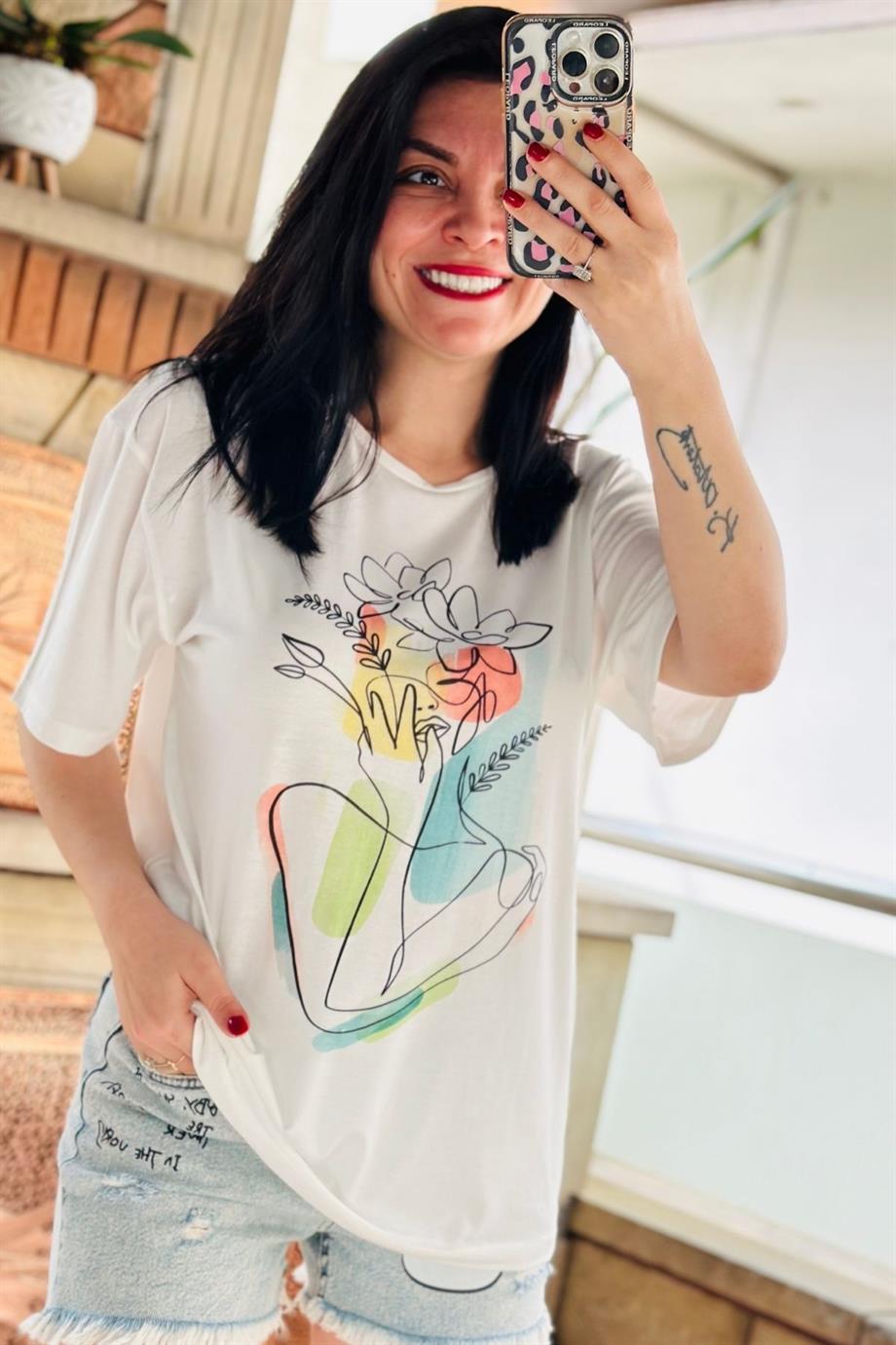 Bisiklet Yaka Çiçek Ve Kadın Silüet Baskılı Tshirt EKRU