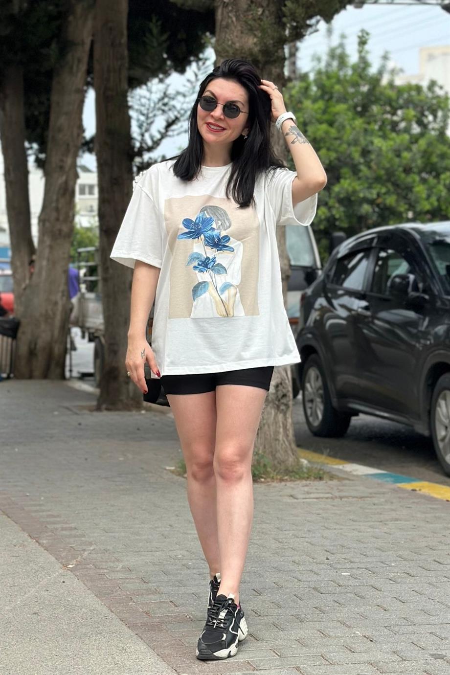 Bisiklet Yaka Çiçek Ve Kız Baaskılı Tshirt İNDİGO
