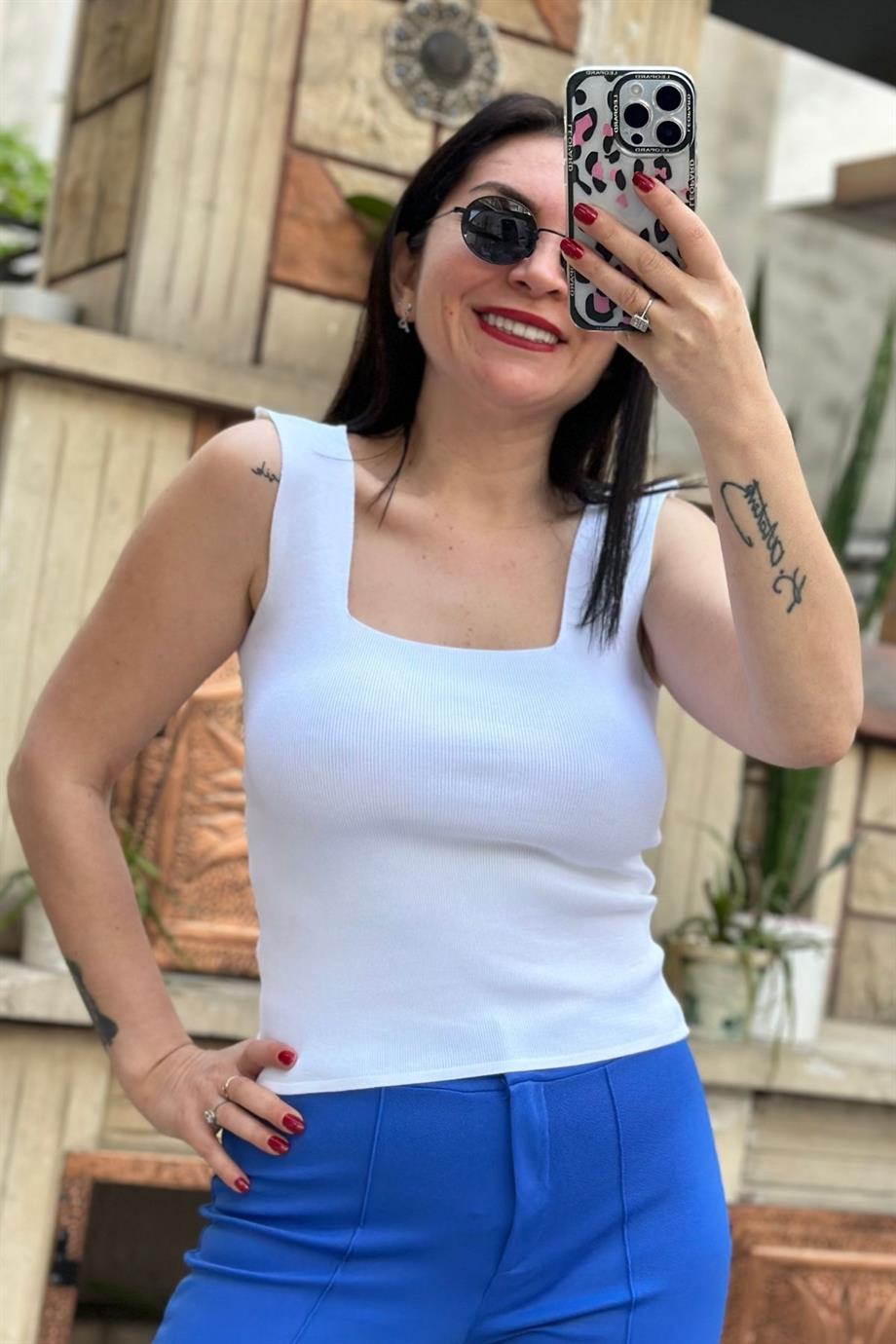 Kalın Askılı Kare Yaka Triko Crop Bluz BEYAZ