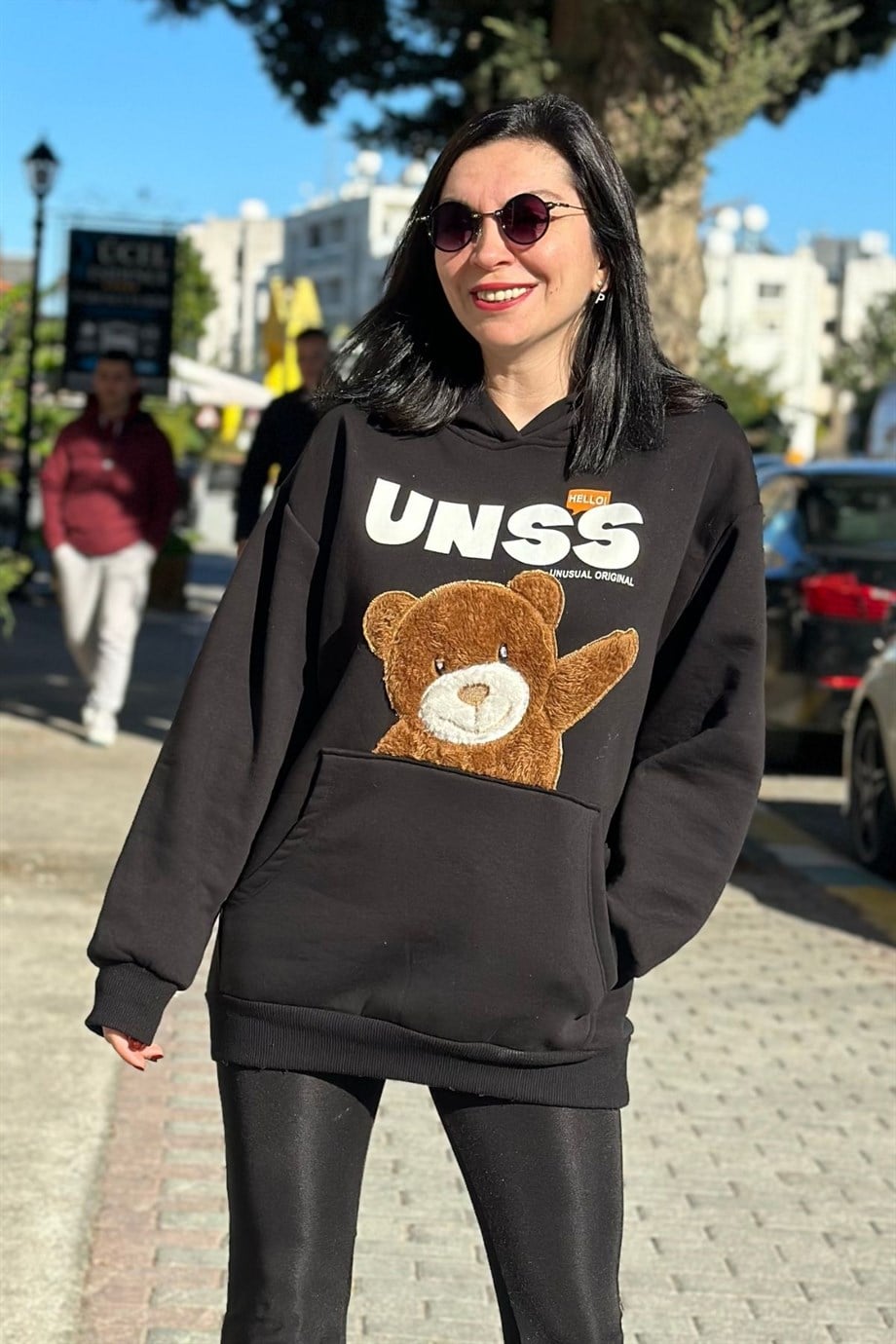 Kapüşonlu HELLO Baskılı Ayacık Nakış İşlemeli Cepli Sweatshirt Sıyah
