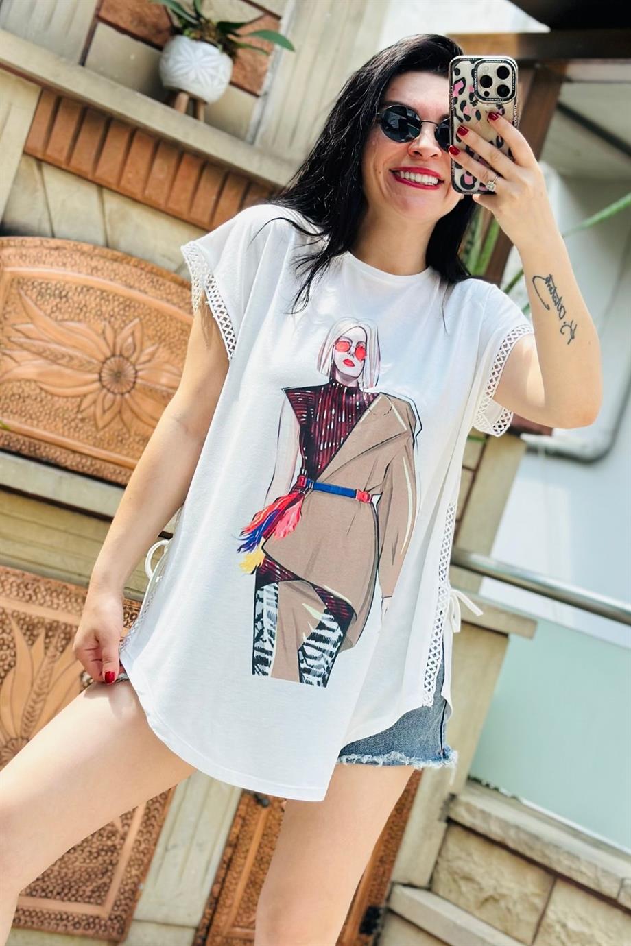 Bisiklet Yaka Kol Ve Yan File Detay Yırtmaçlı Kadın Baskılı Tshirt VİZON
