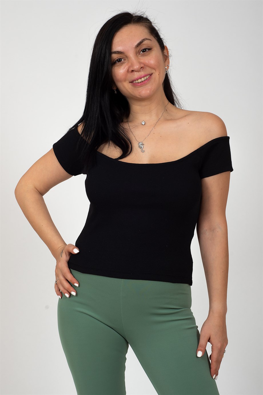 Siyah Madonna Yaka Kaşkorse Bluz