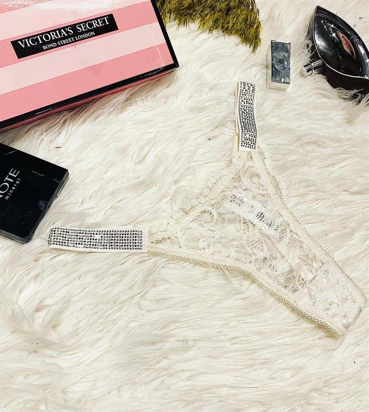 Ekru Taş Detaylı Brezilya Model String Tanga