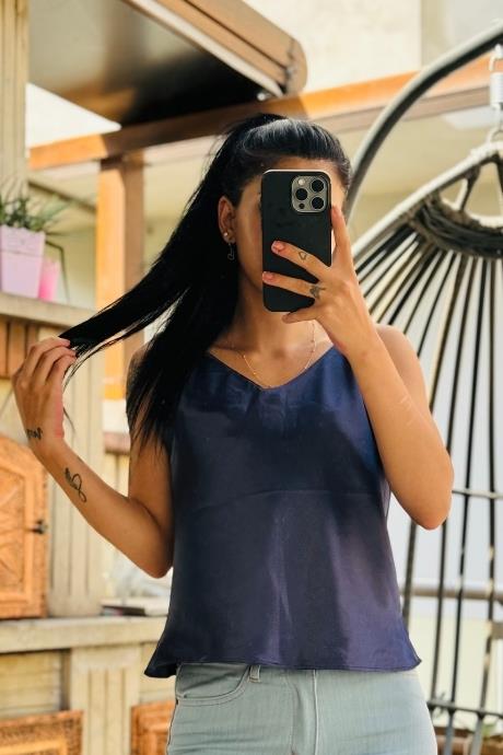İnce Askılı V Yaka Saten Bluz Lacivert