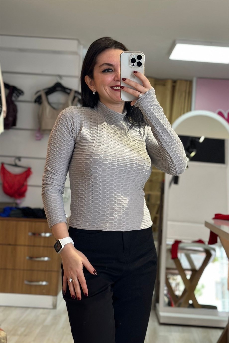 Dik Yaka Petek Desenli Likralı Bluz Gri