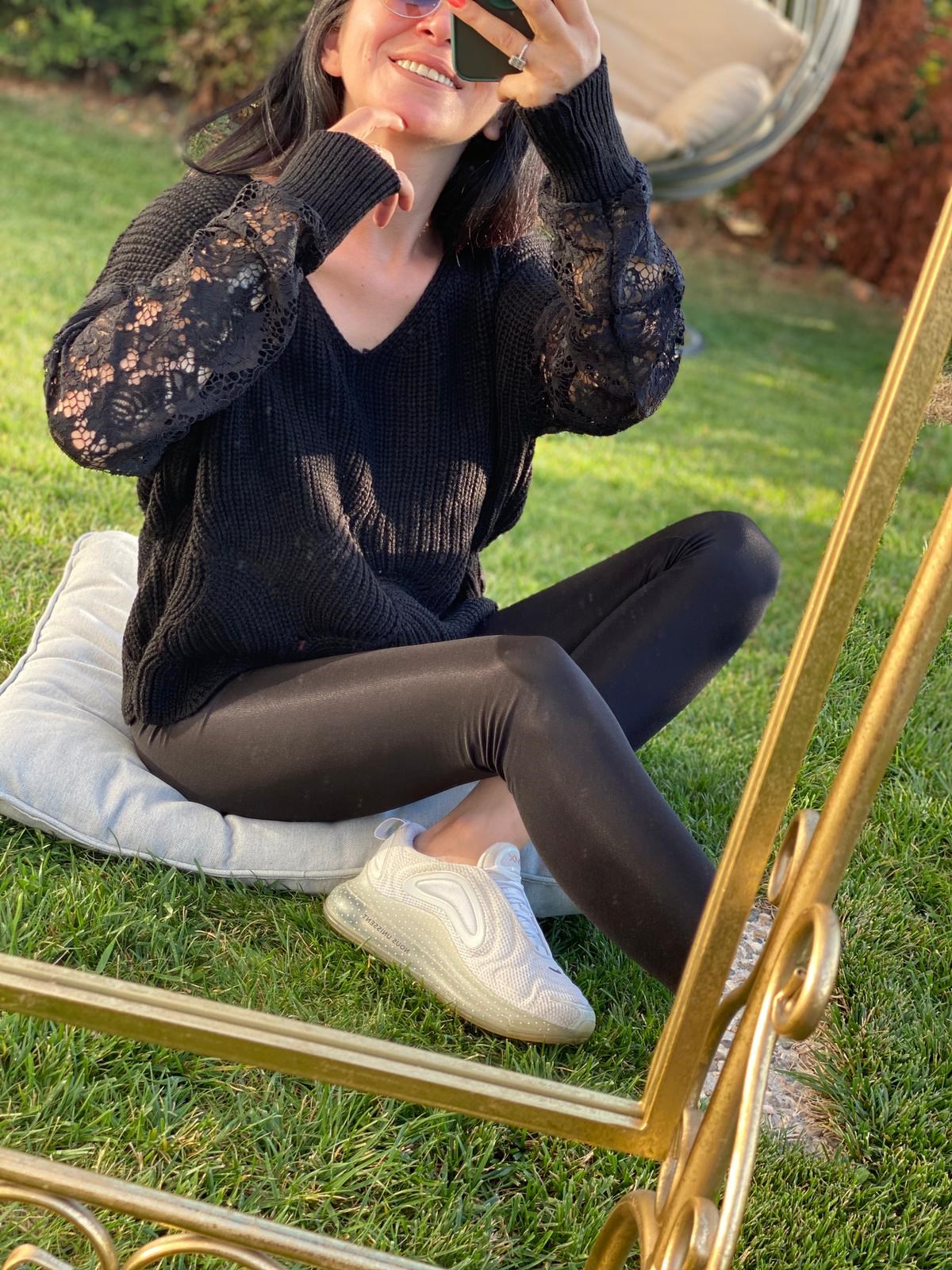 Kolları Güpür Detaylı Triko Kazak