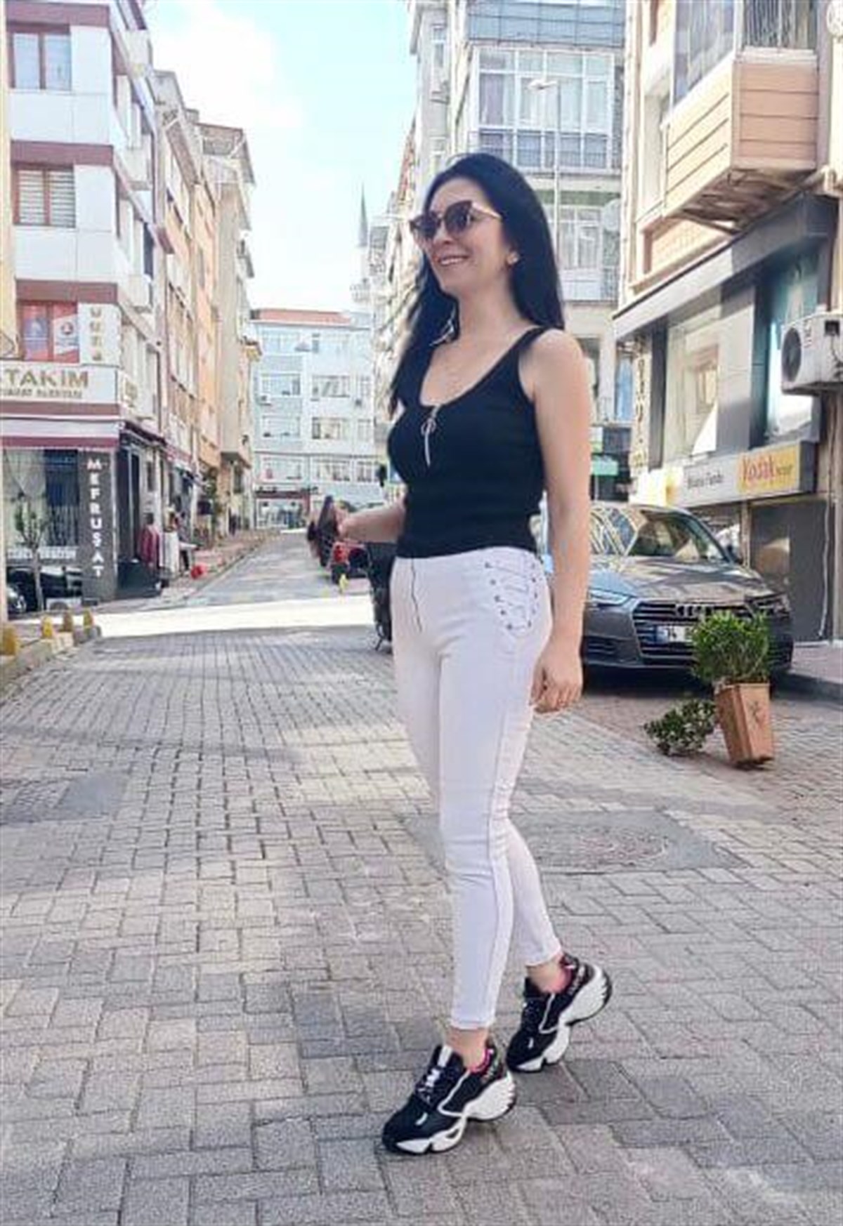 Kuş Gözü Kemer Detaylı Süper Toparlayıcı Net 2 Beden İnce Gösteren Beyaz Skinny Jean