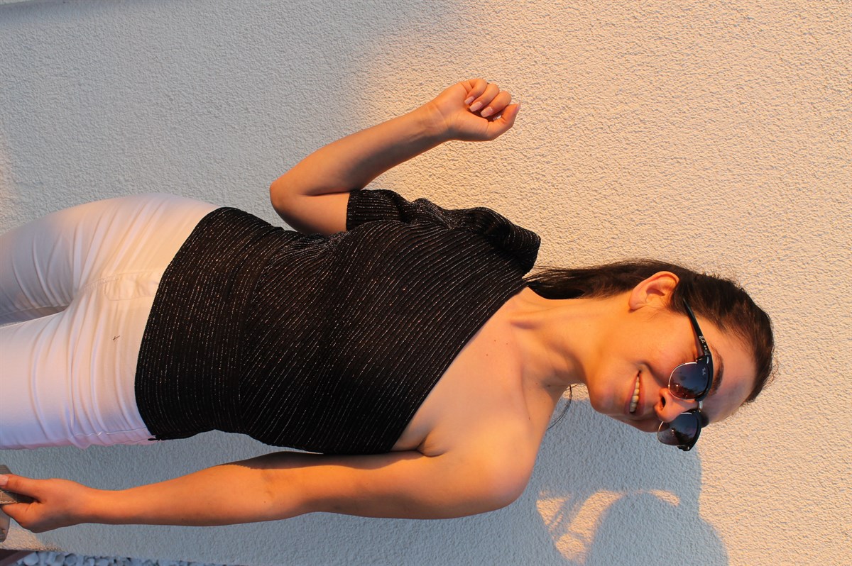 Omuz Dekolte Simli Siyah Bluz