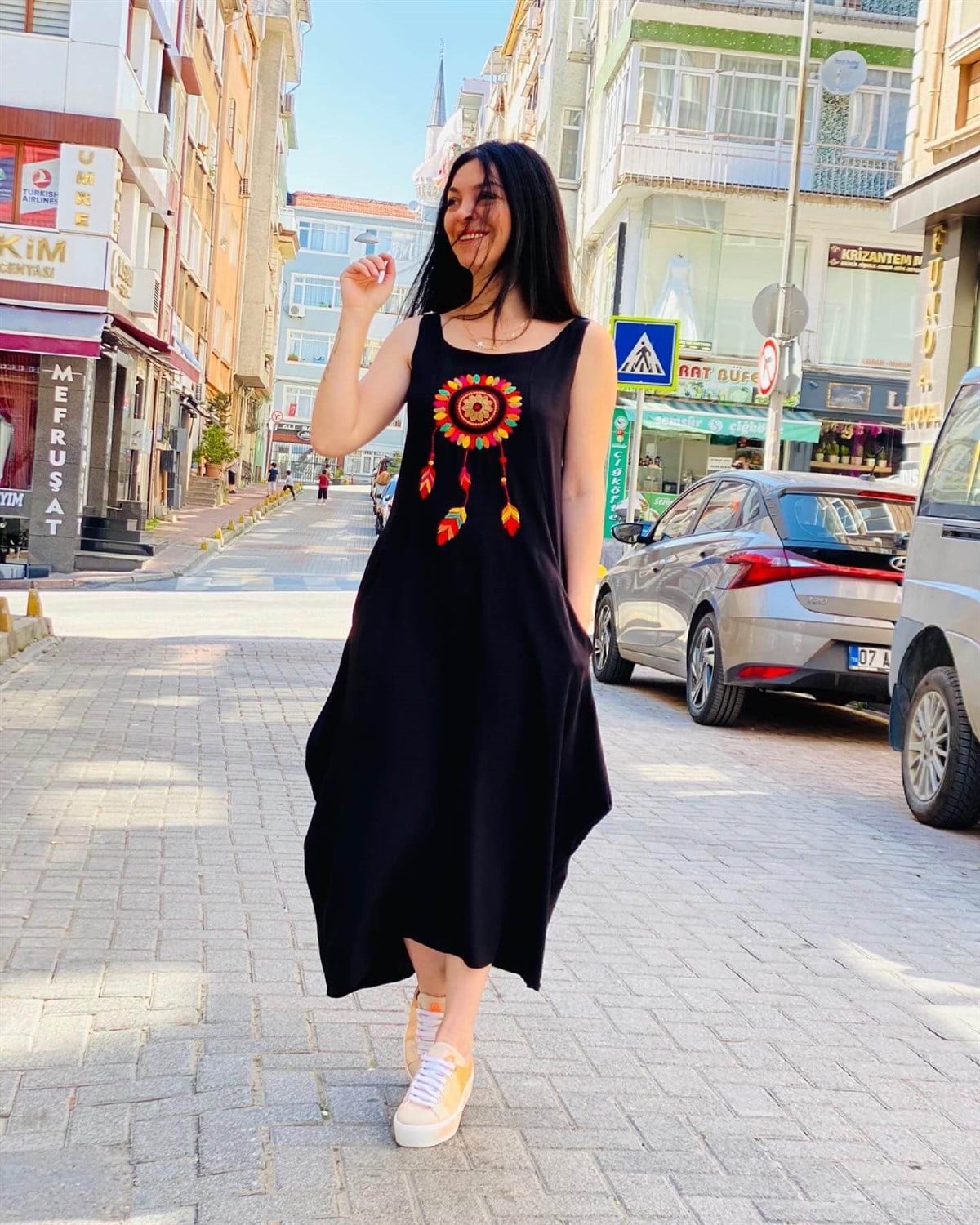Omuz Kemer Detaylı Nakış işlemeli Celi Viscon Kumaş Siyah Alaçatı Elbise