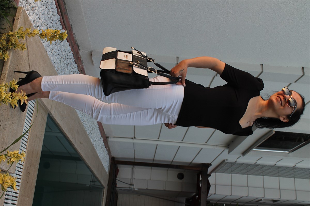 Omuz Vatkalı Görünümlü V Yaka Blo