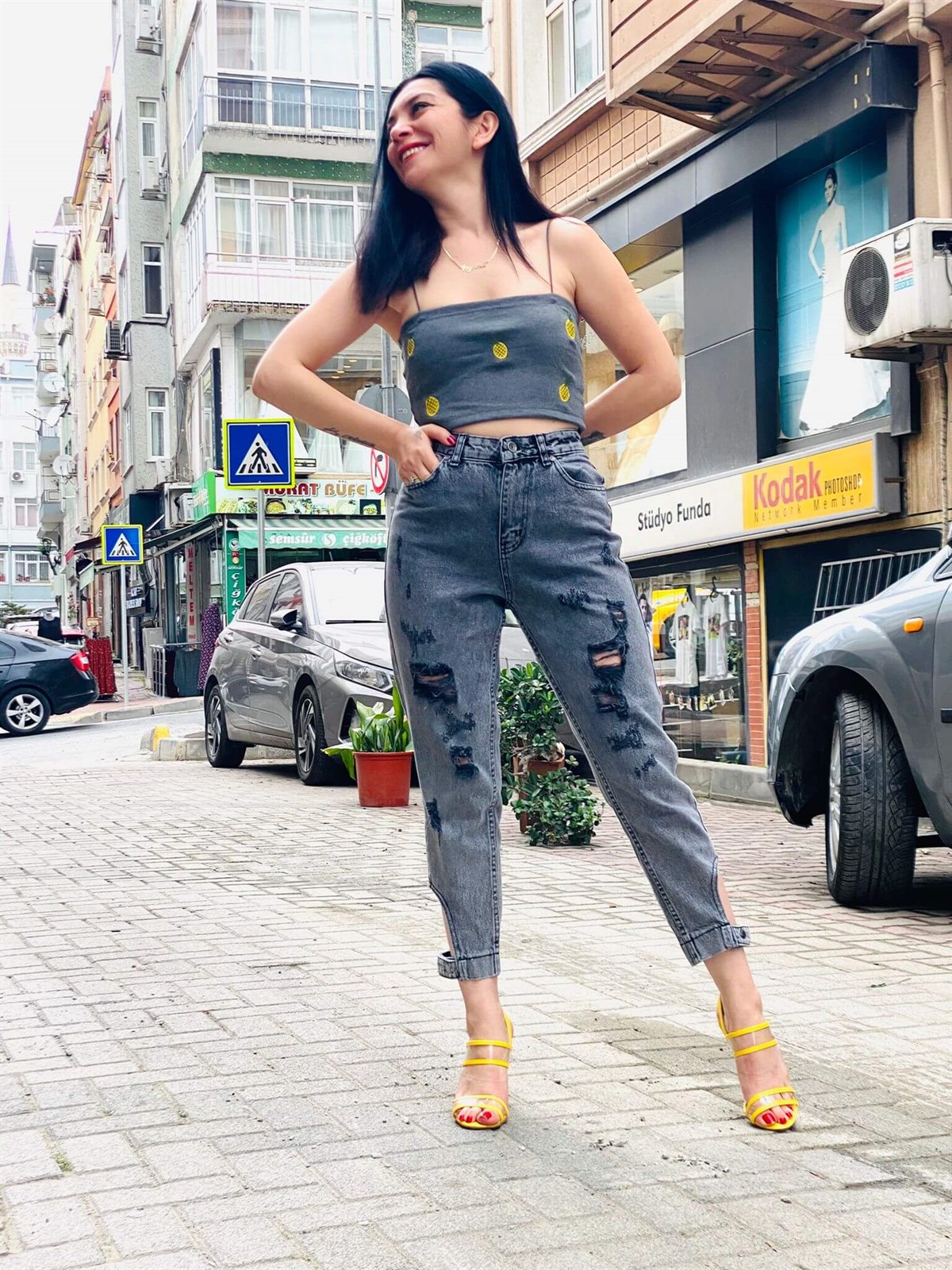 Paça Ayarlanabilir Kemer Detaylı Antrasit Yırtık Mom Jean