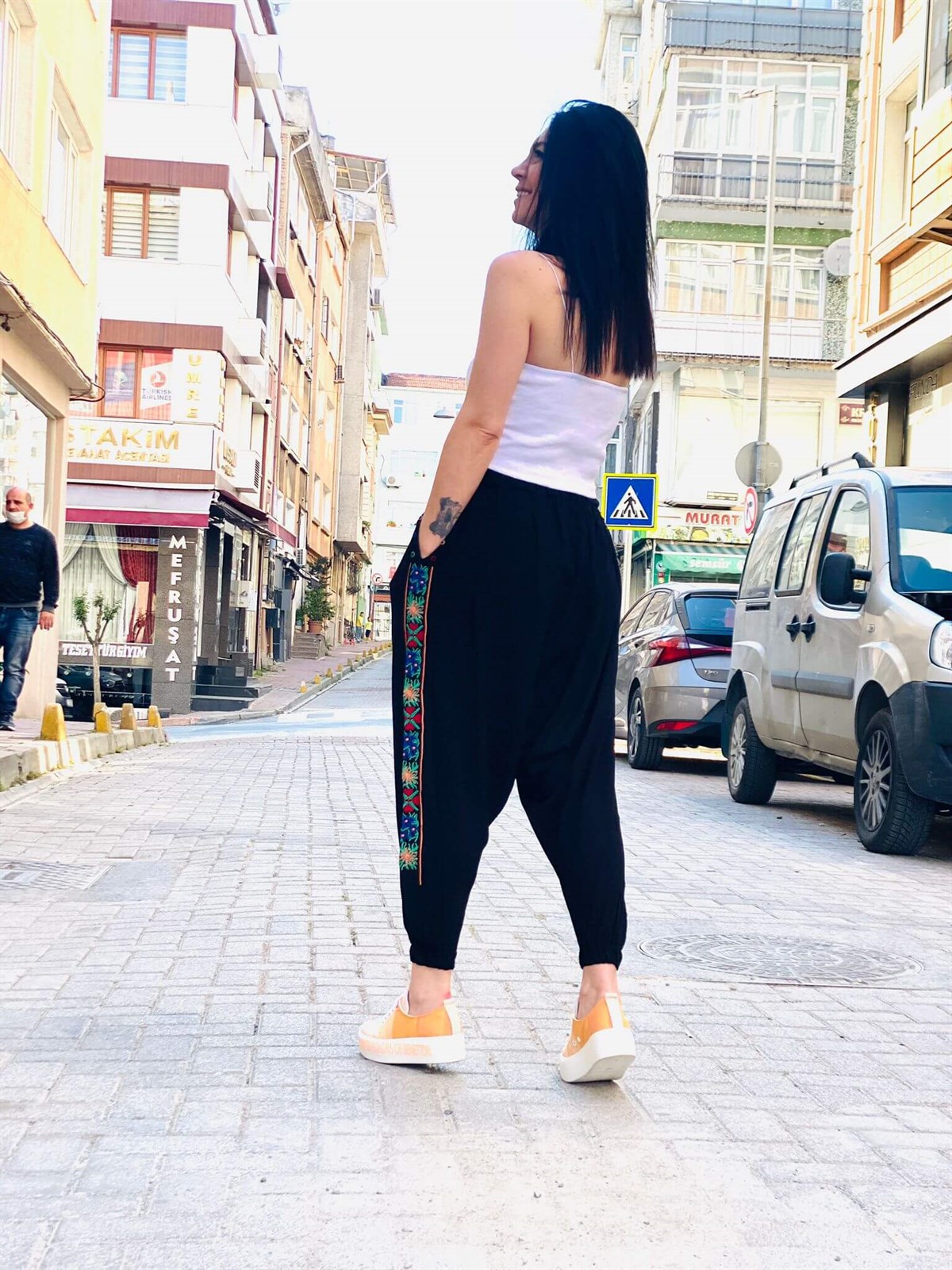 Paça Lastikli Yanları Nakış Detaylı Siyah Şalvar Pantolon