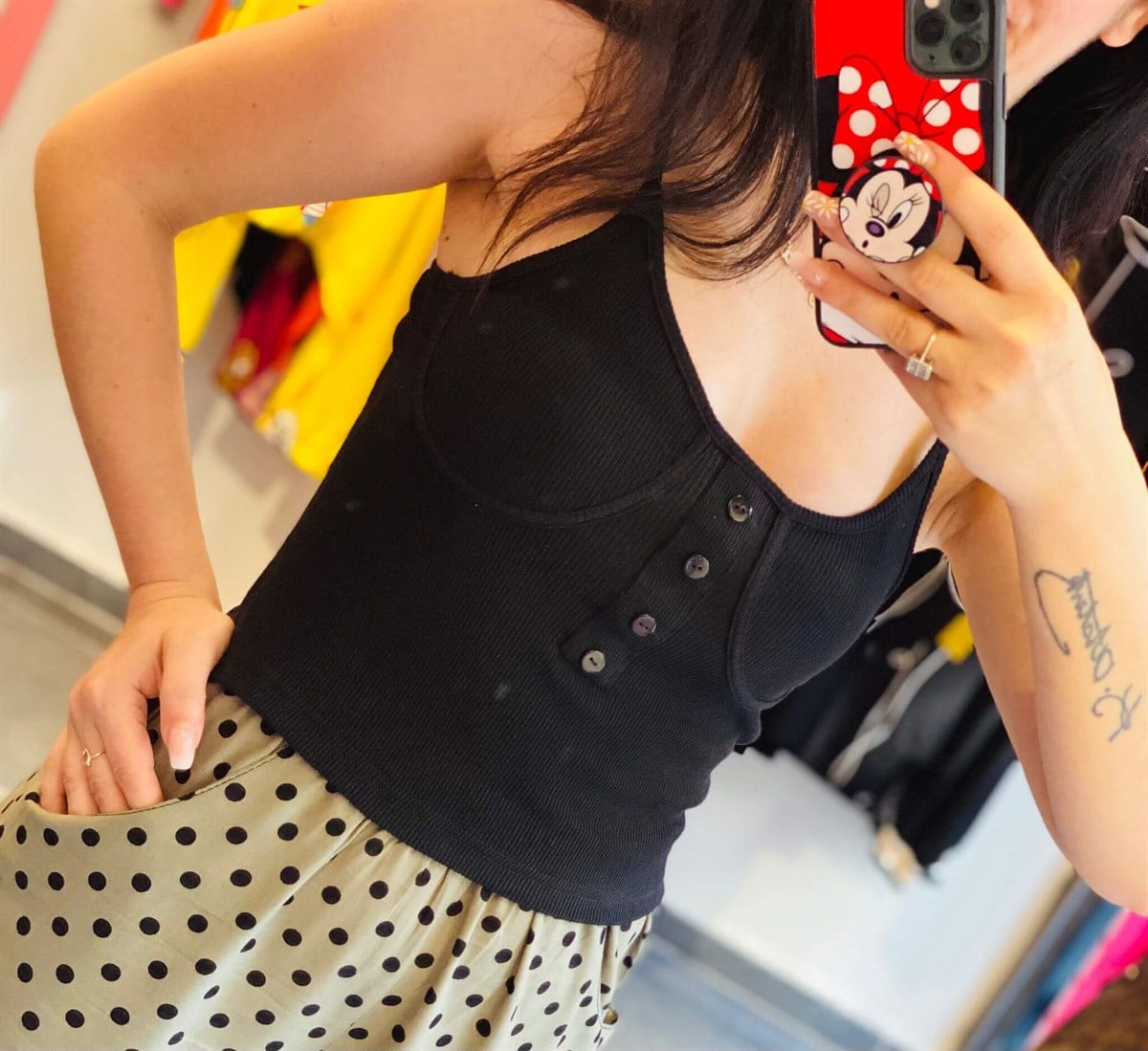 Siyah Düğme Detaylı Crop Top
