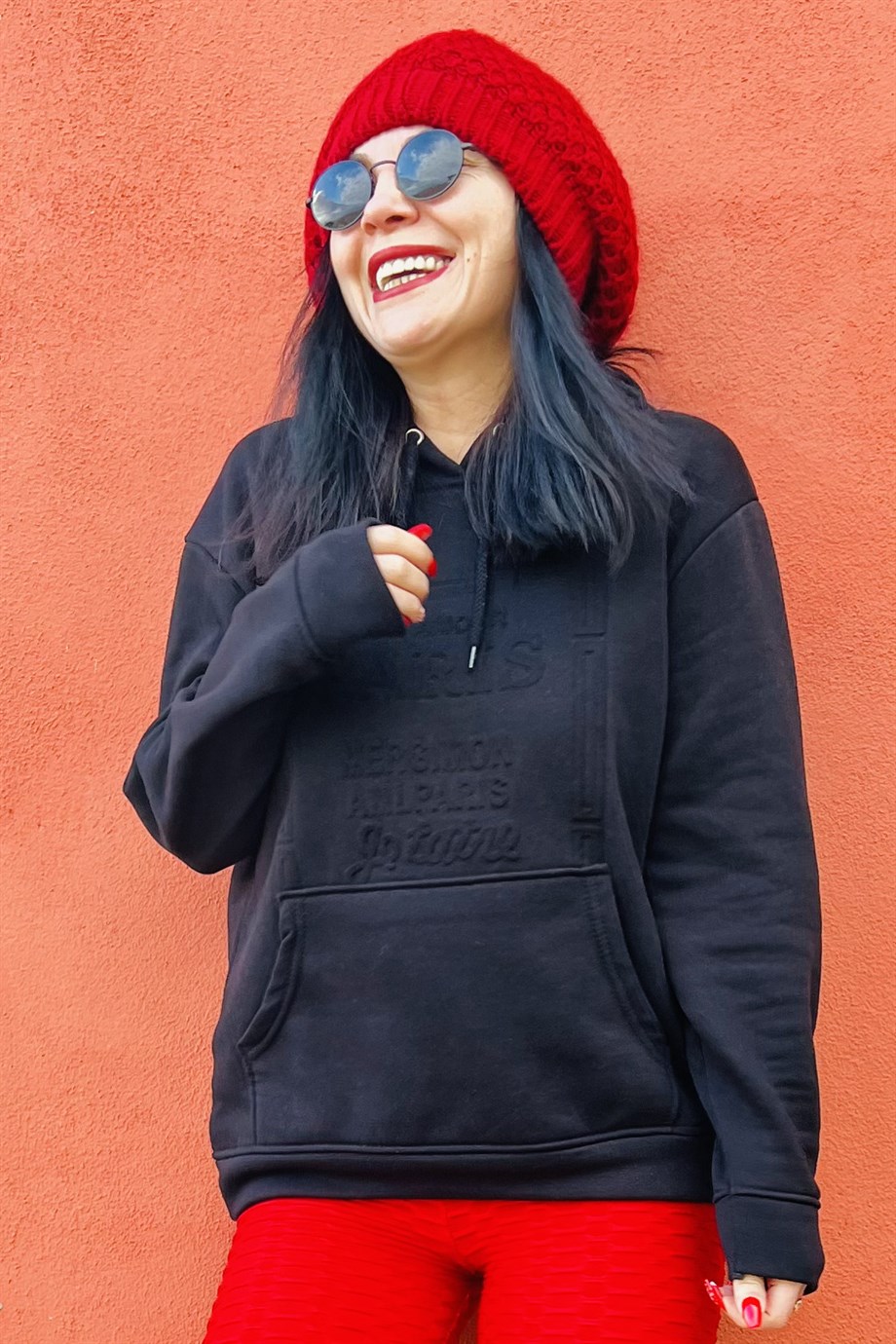 Siyah Kapüşonlu Kabartma Baskılı İçi Şardonlu Sweatshirt