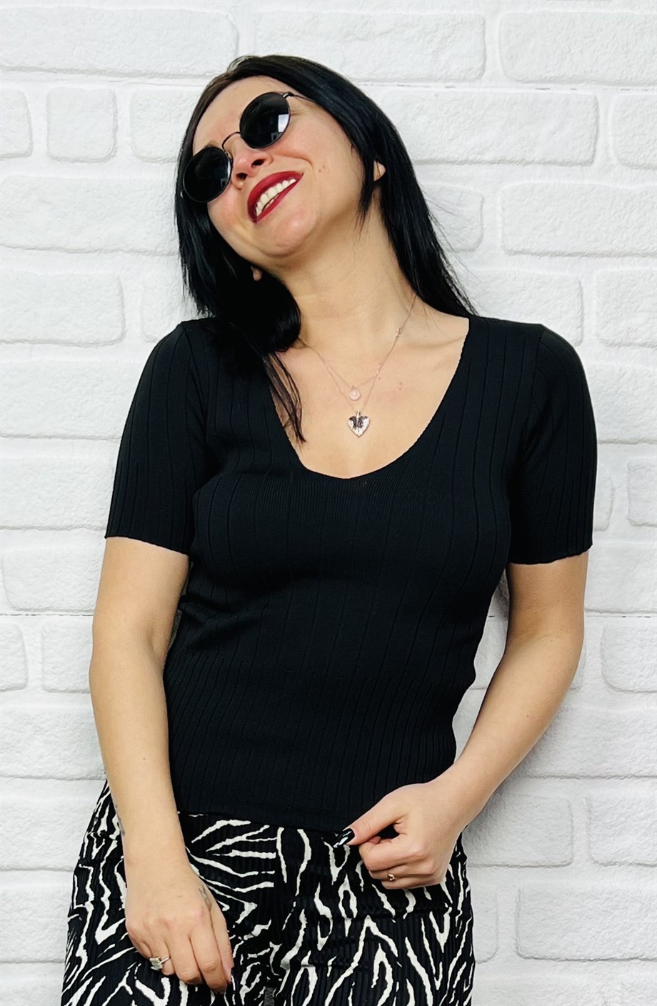 Siyah V Yaka Dokolteli Fitilli Crop Triko Bluz