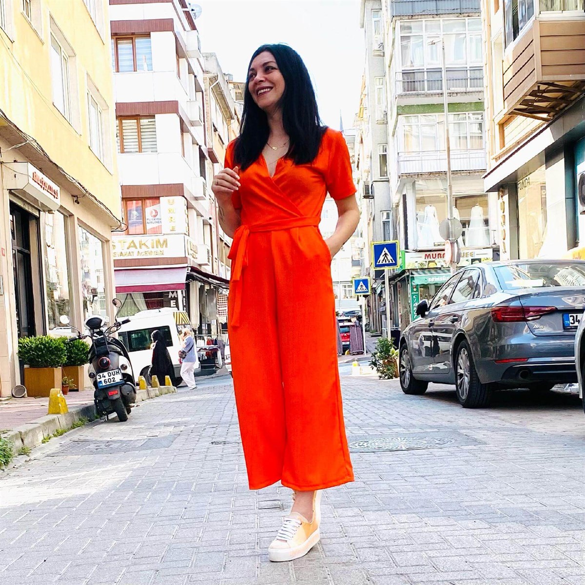 Turuncu Gofre Kumaş Kuşak Detaylı Tulum