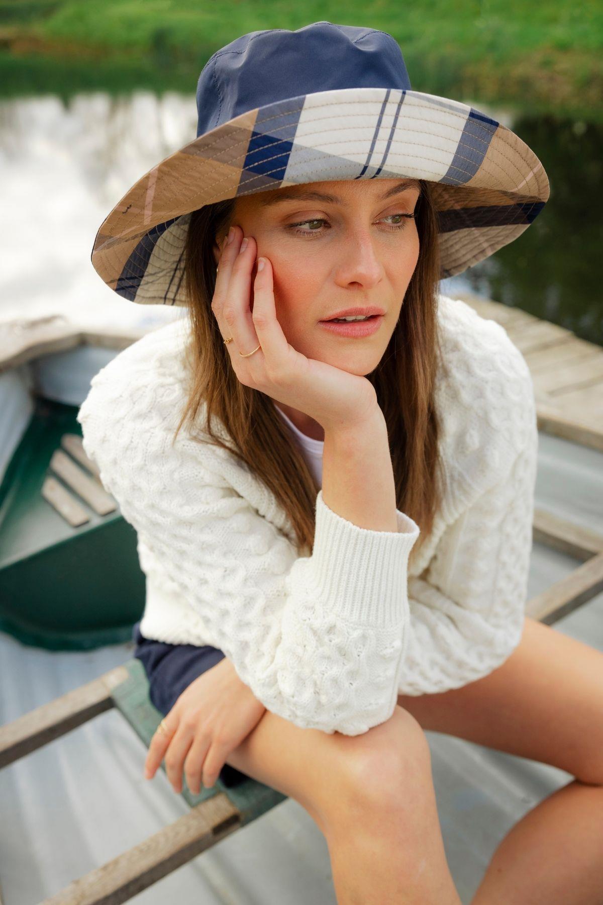 Barbour Annie Lightweight Showerproof Bucket Şapka NY52 Navy/Hessian