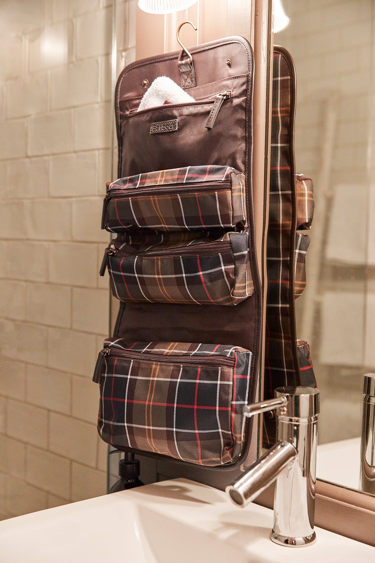 Barbour Tartan Hanging Washbag TN11 Classic Tartan
