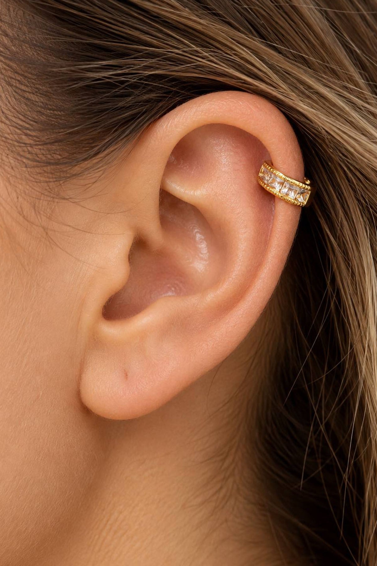 Altın Renk Taşlı Cerrahi Çelik Halka Tragus/Kıkırdak Küpe/Piercing (Tek)