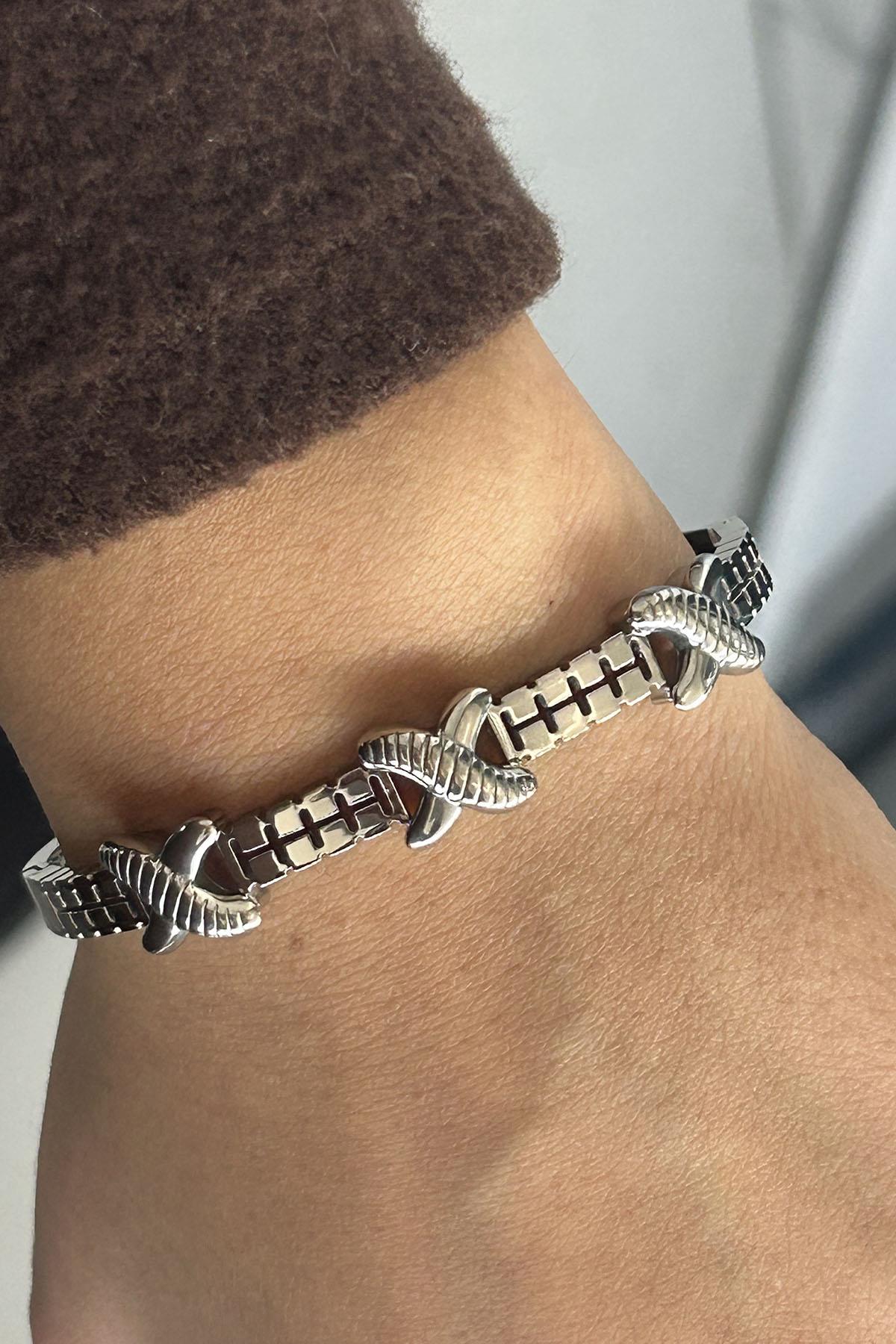 Gümüş Renk Çarpı Figürlü Çelik Kelepçe Bileklik