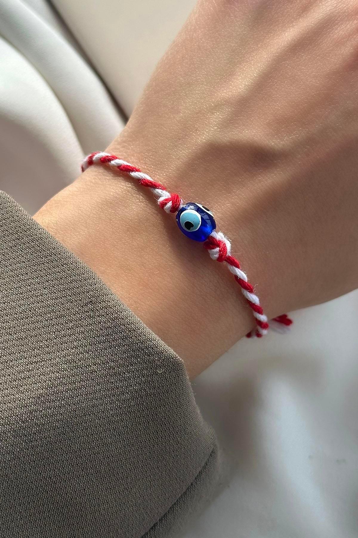 Kırmızı Ve Beyaz Renk Marteniçka Şans Bilekliği