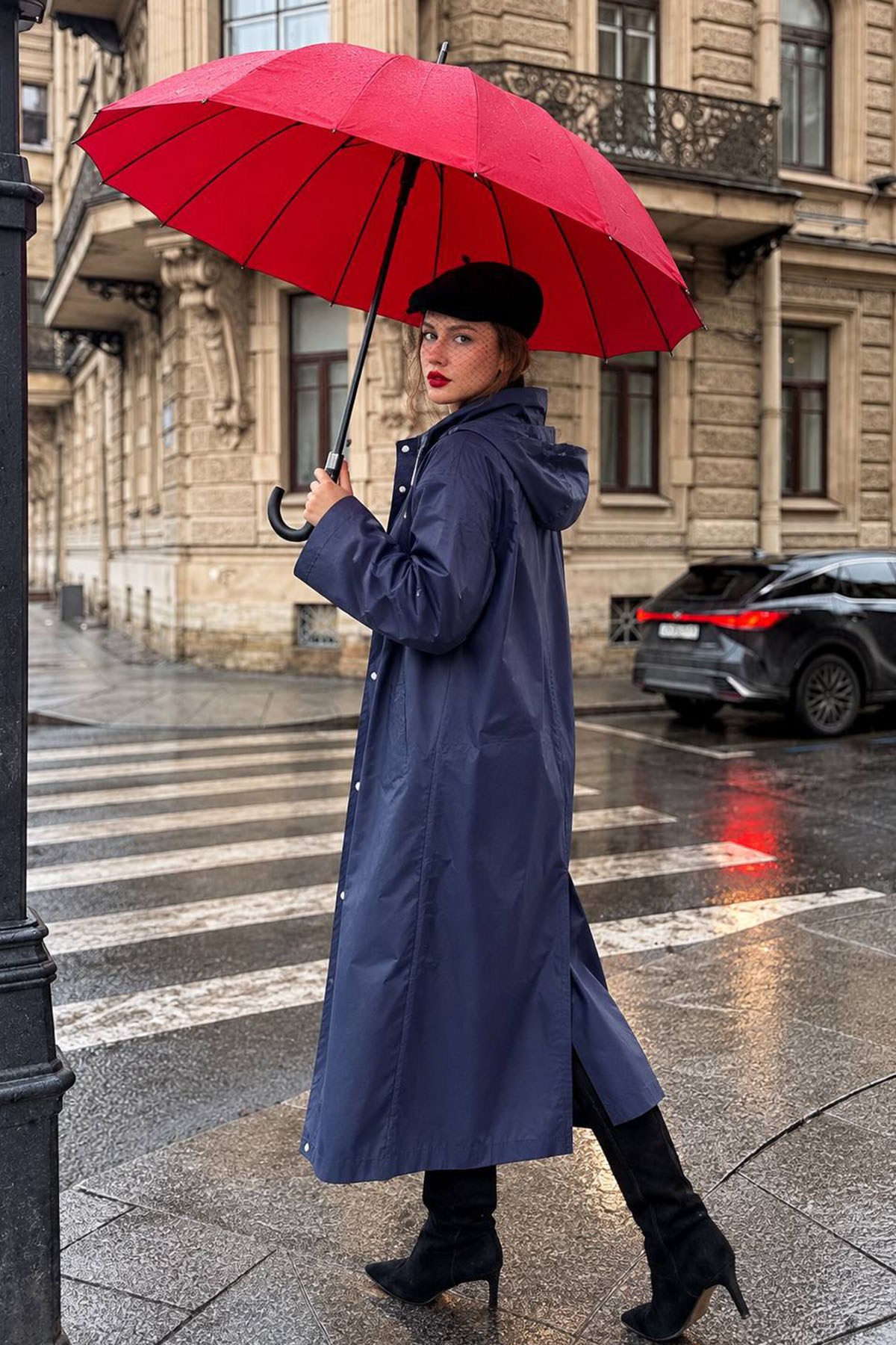 Lacivert Renk Kapüşonlu Unisex Yetişkin Yağmurluk