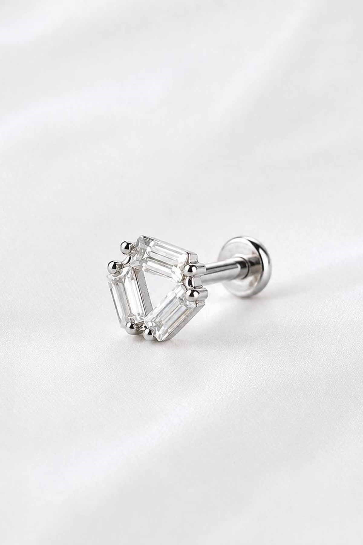 Gümüş  Renk Taşlı Cerrahi Çelik Tragus/Kıkırdak Küpe/Piercing (Tek)