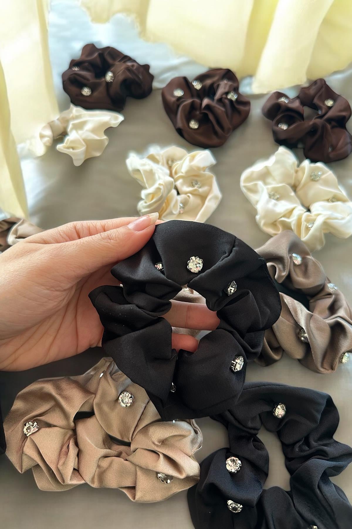 12li Karışık Renk Taş Detaylı Simit Toka Set