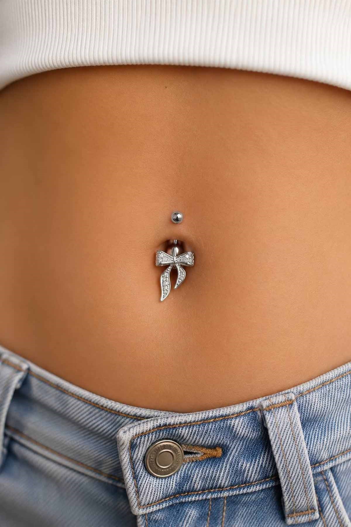 Gümüş Renk Kurdele Figürlü Taşlı Cerrahi Çelik Göbek Piercing