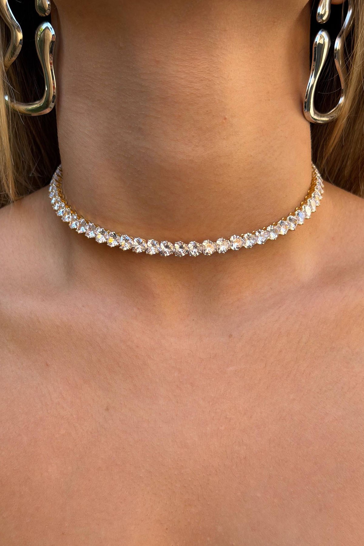 Altın Renk Kalp Figürlü Taşlı Choker Kolye