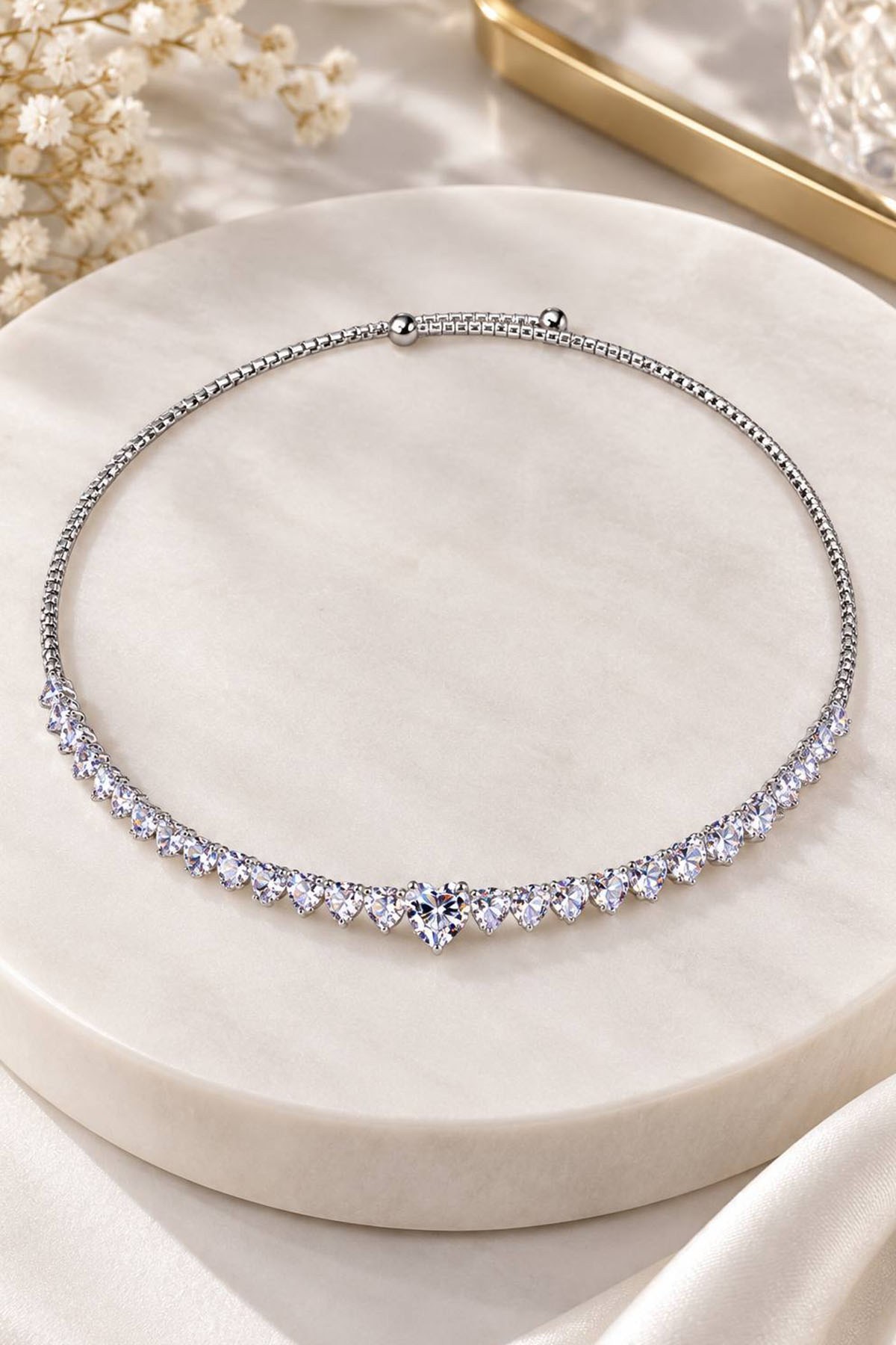 Gümüş Renk Kalp Figürlü Taşlı Choker Kolye