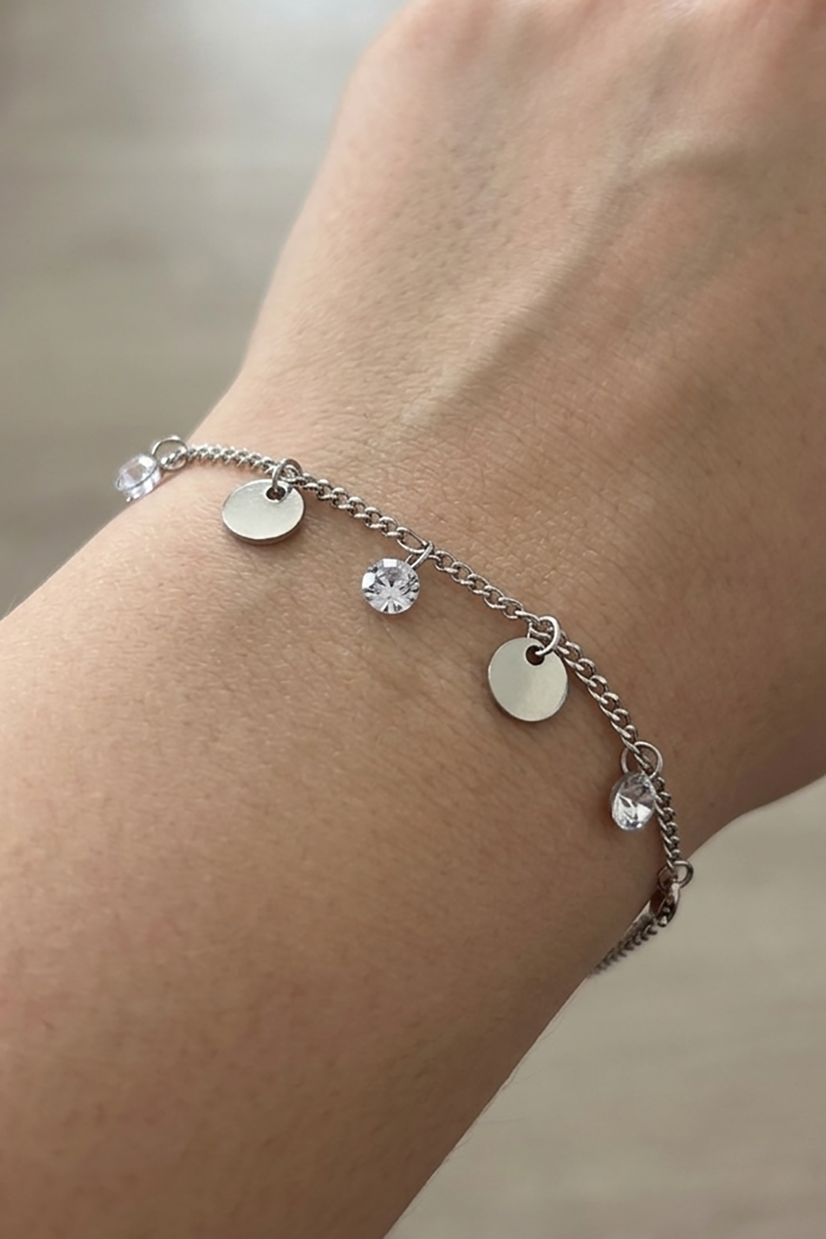 Gümüş Renk Taş Detaylı Çelik Bileklik 