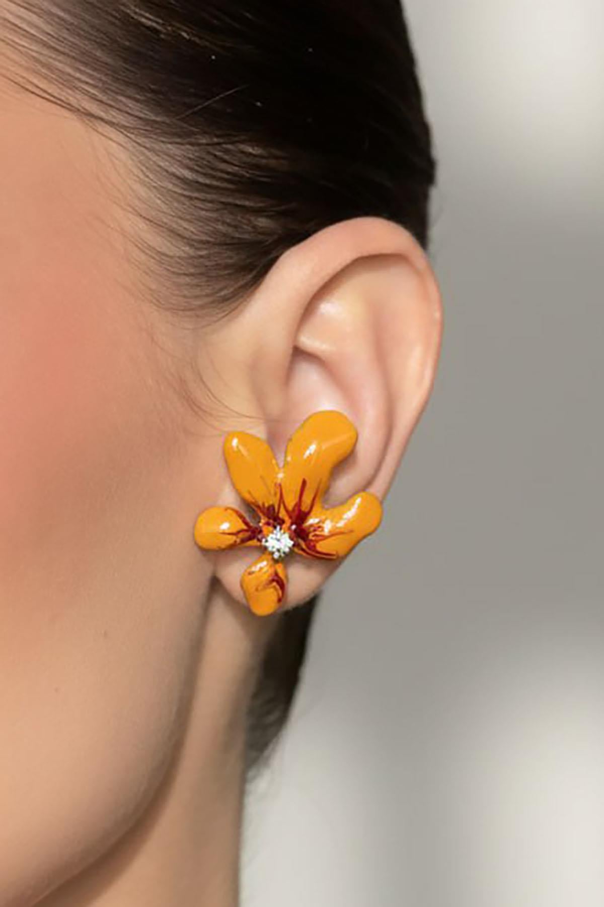 Gümüş Renk Çiçek Figürlü Taş Detaylı 14K Altın Kaplama TX Ear Cuff (Tek)