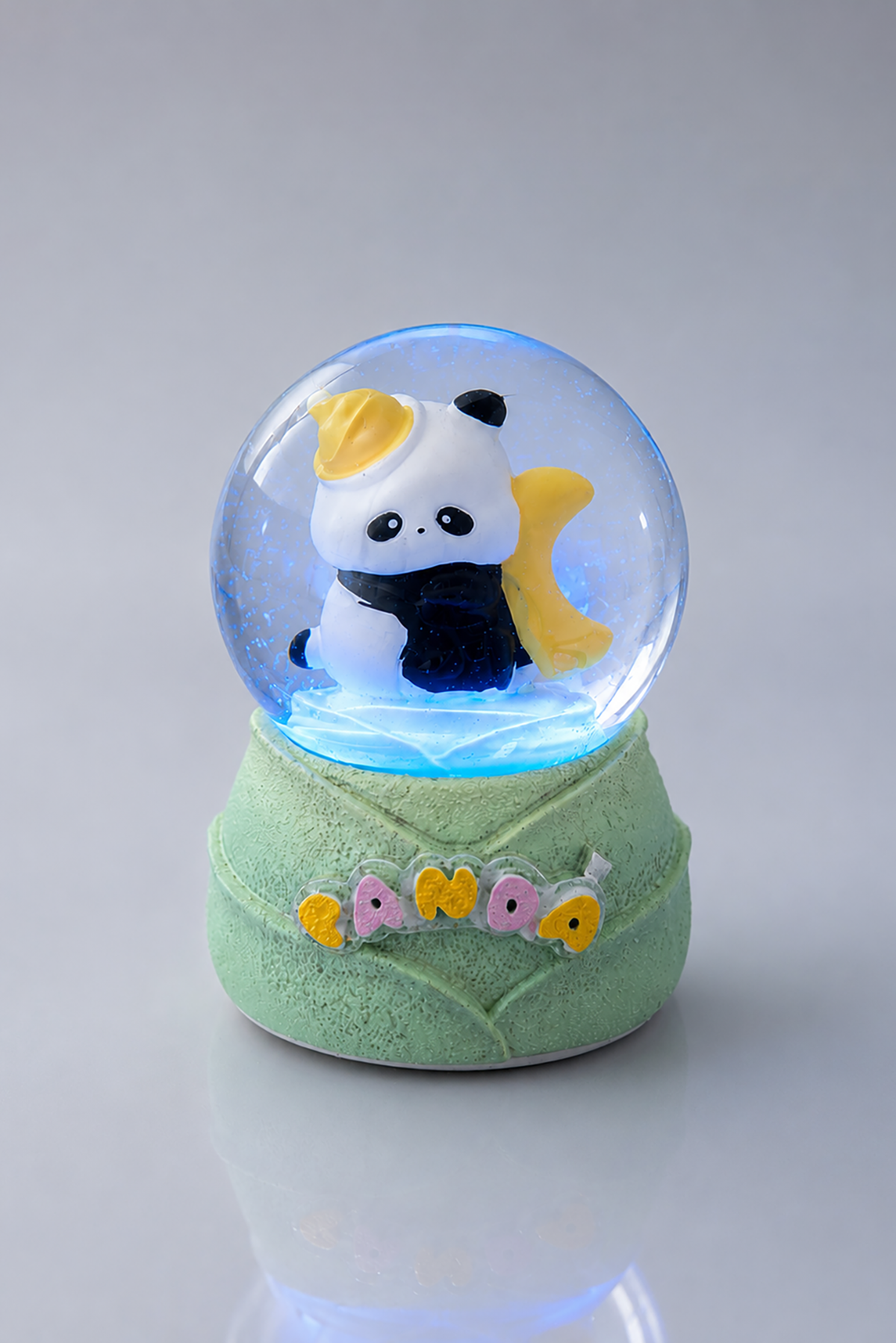 Yeşil Renk Panda Figürlü Işıklı Küçük  Kar Küresi