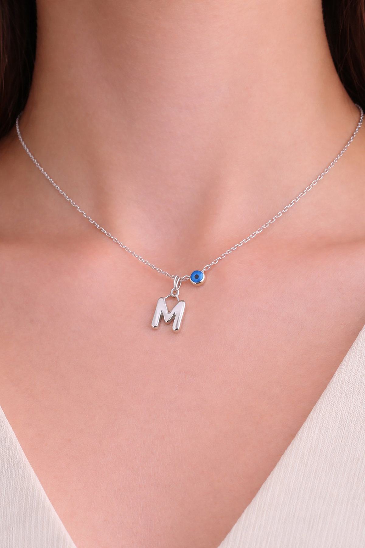 Gümüş Renk M Harf Çelik Kolye