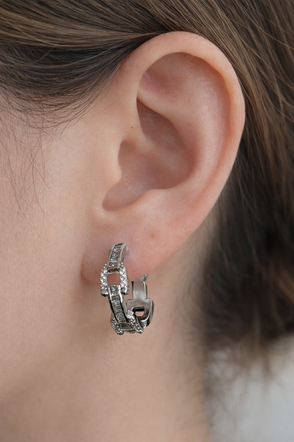 Gümüş Renk Taş Detaylı Çelik Küpe (Çift)