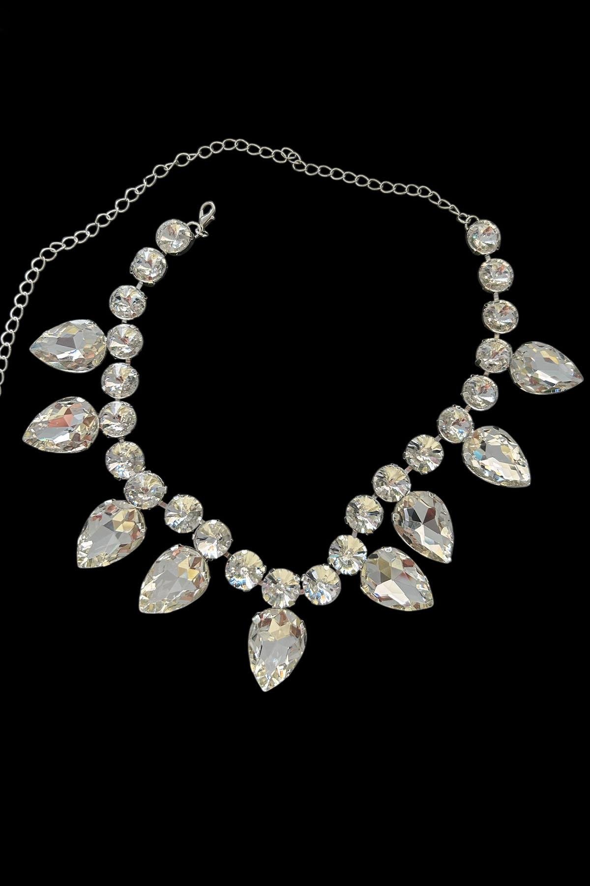 Gümüş Renk Taş Detaylı Tasarım Abiye Kolye