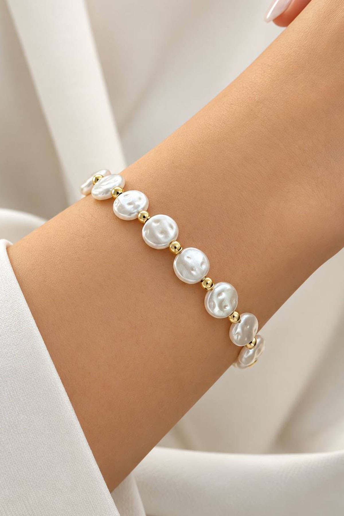 Altın Renk İnci  Detaylı Bileklik 