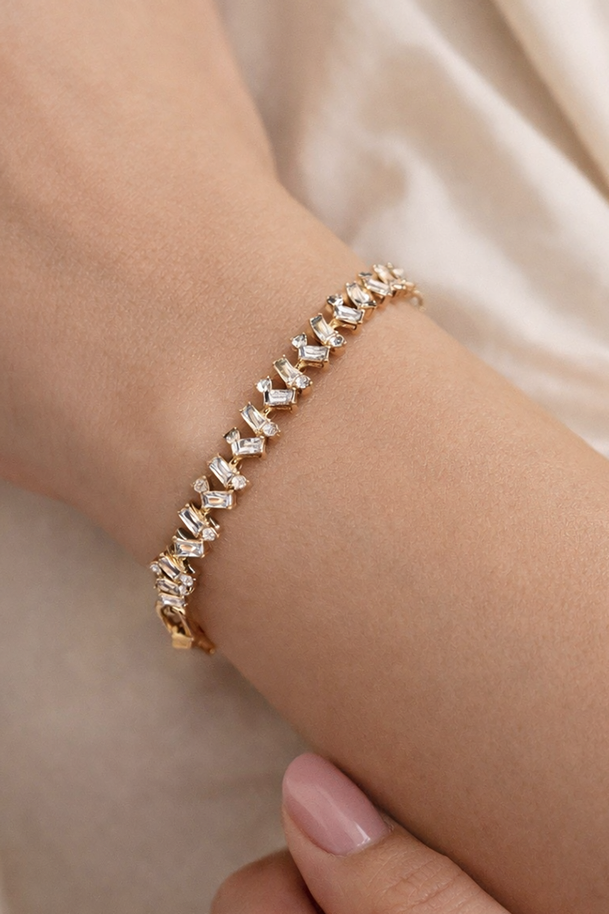 Altın Renk Taş Detaylı Çelik Xupıng VİP Bileklik