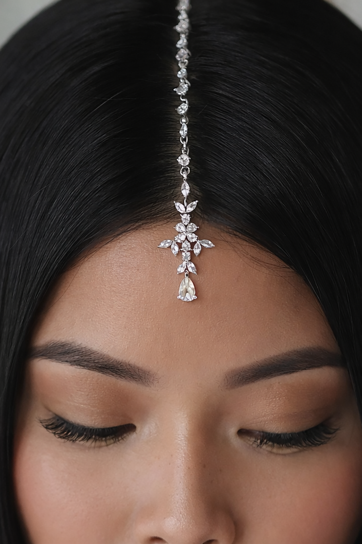 Gümüş Renk Taş Detaylı Saç Aksesuarı