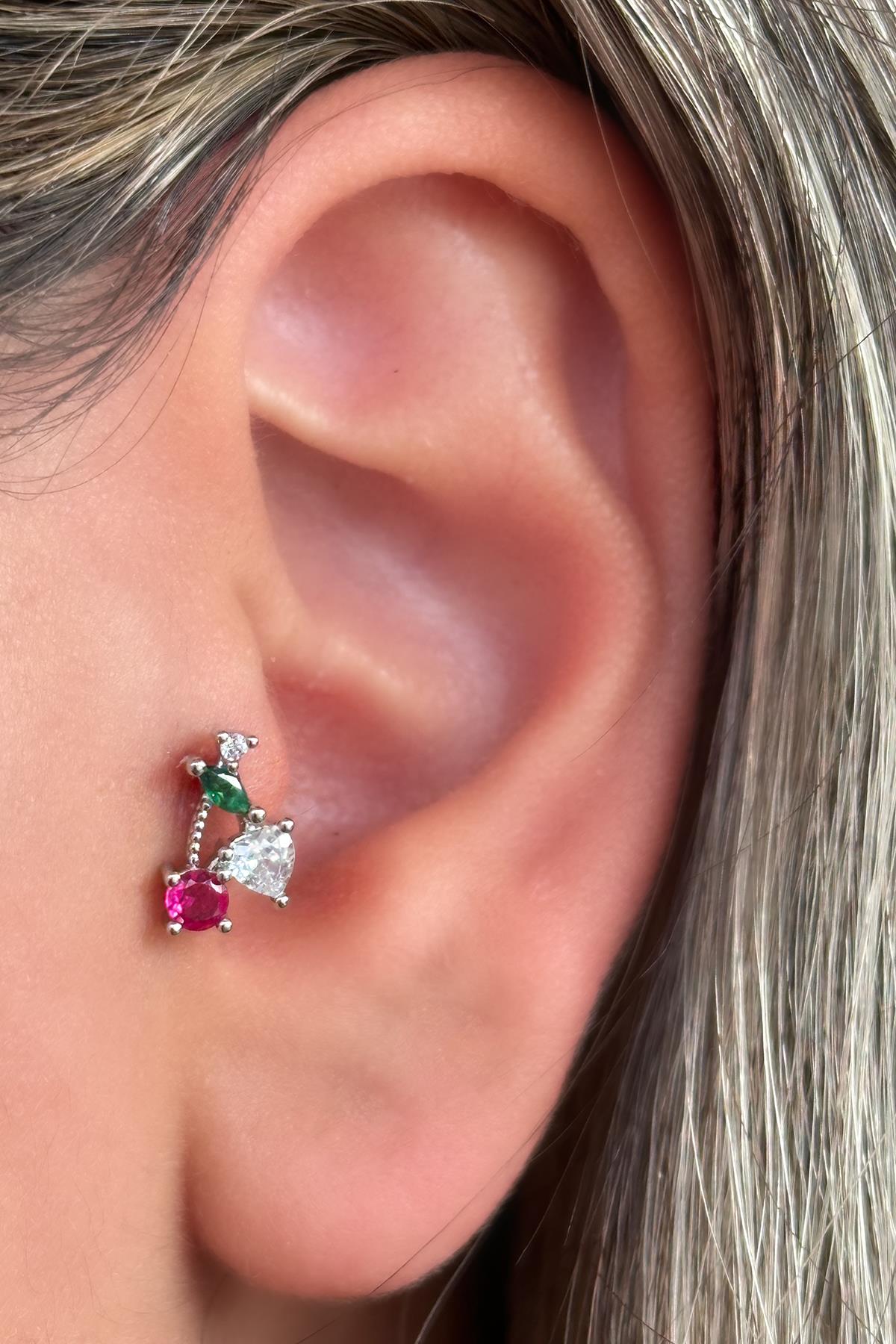 Gümüş Renk Renkli Taş Detaylı Çelik Tragus/Kıkırdak Küpe/Piercing (Tek)
