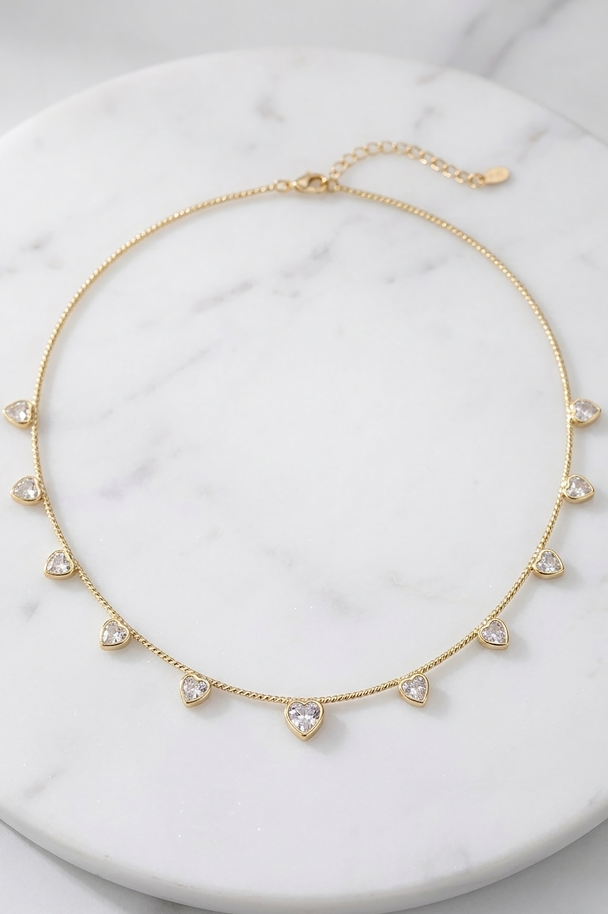 Altın Renk Kalp Figürlü Choker Kolye