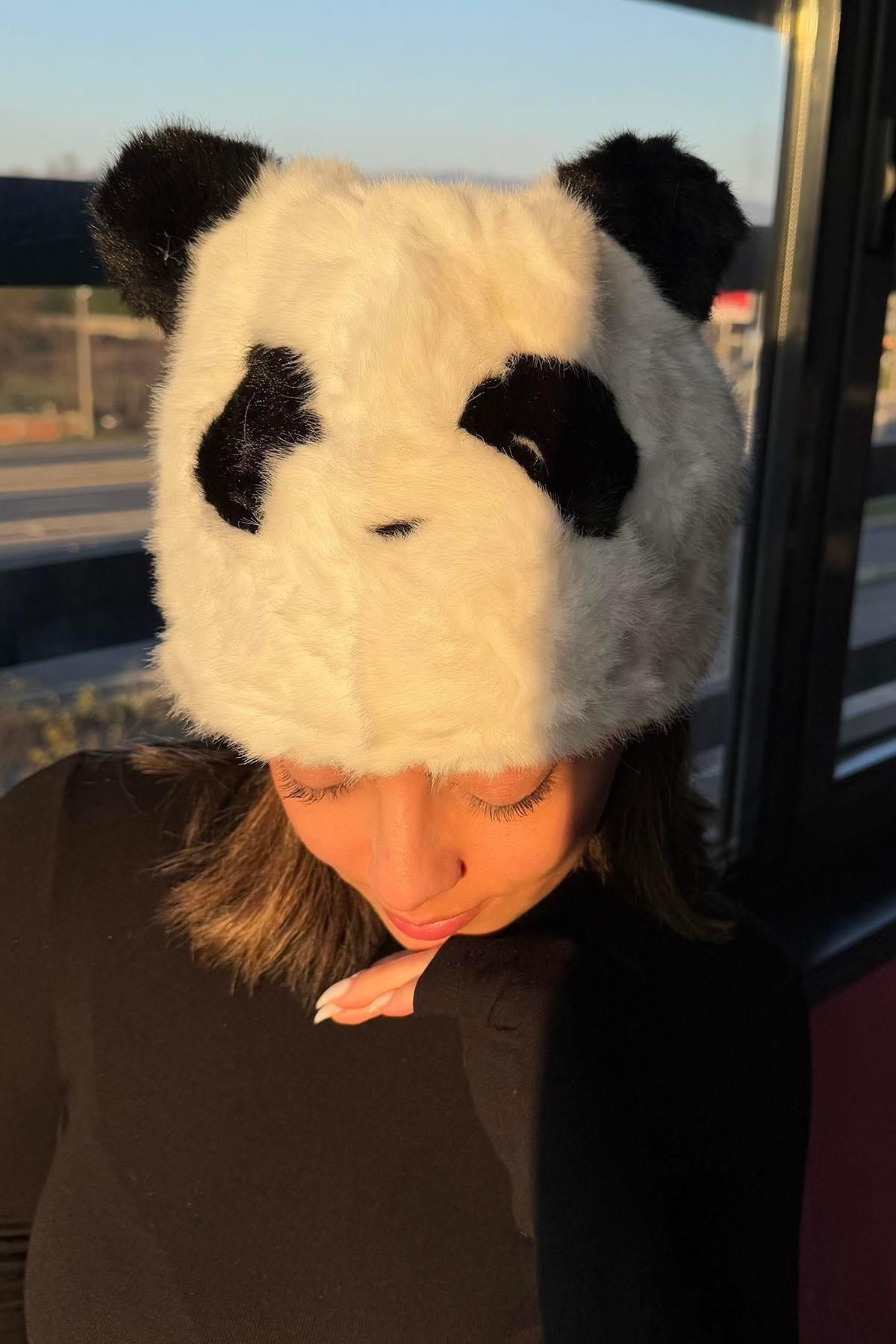 Siyah Ve Beyaz Renk Panda Figürlü Peluş Şapka