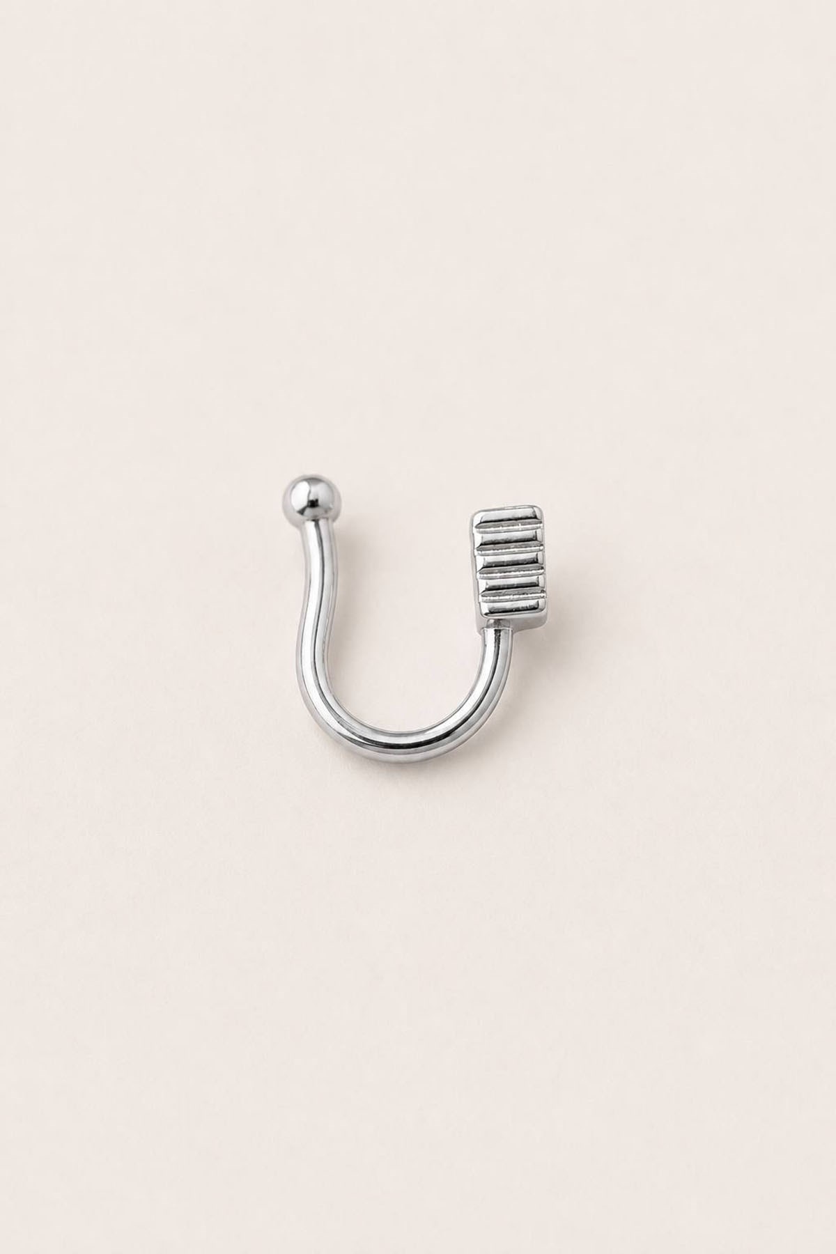 Gümüş Renk Taş Detaylı Cerrahi Çelik Deliksiz Kulak/Burun Piercing 
