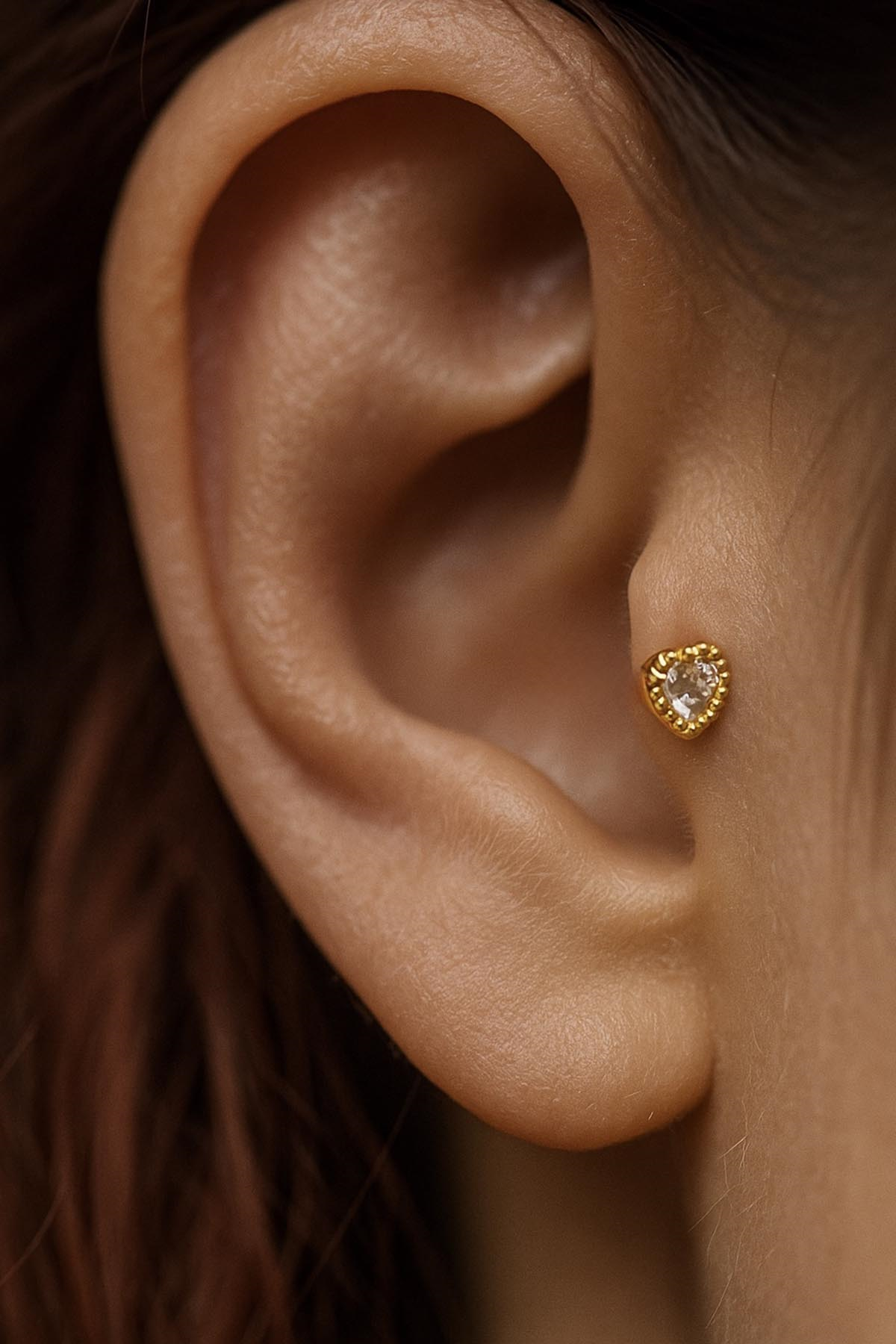 Altın Renk Kalp Figürlü Cerrahi Çelik Tragus/Kıkırdak Küpe/Piercing (Tek)