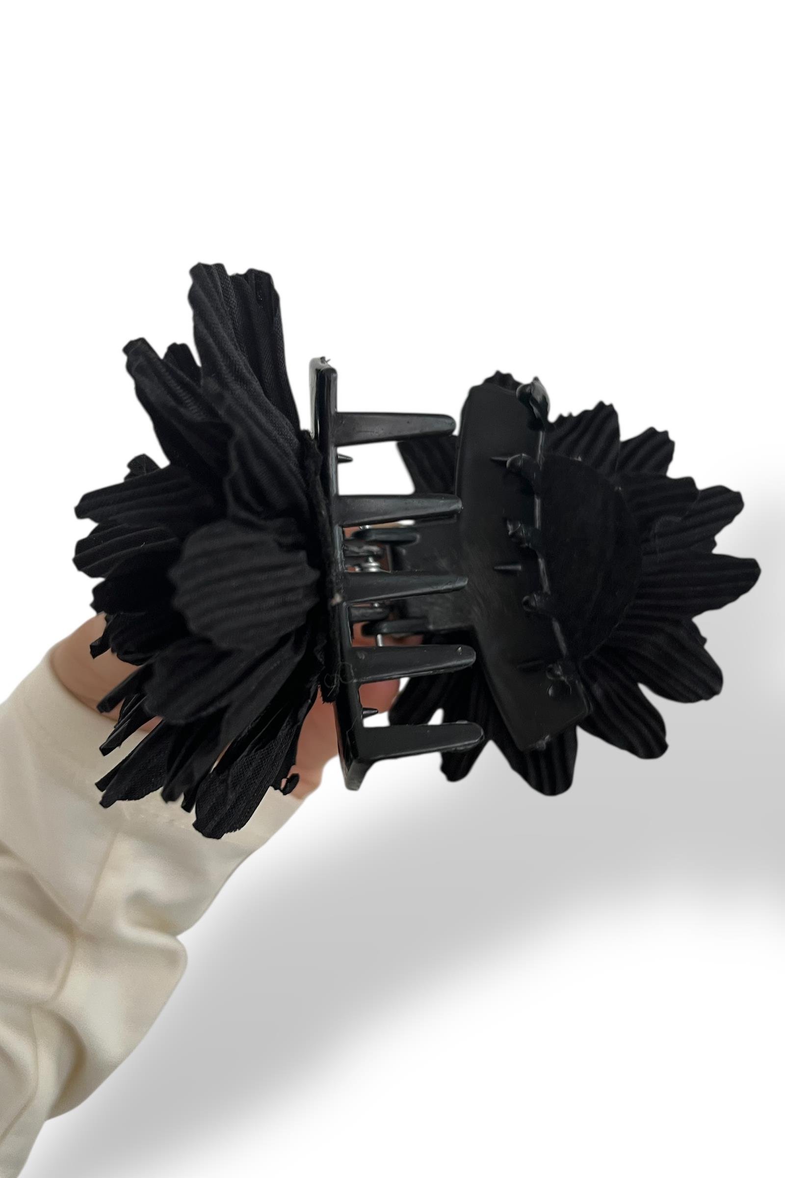 Siyah Renk Çiçek Figürlü Mandal Toka