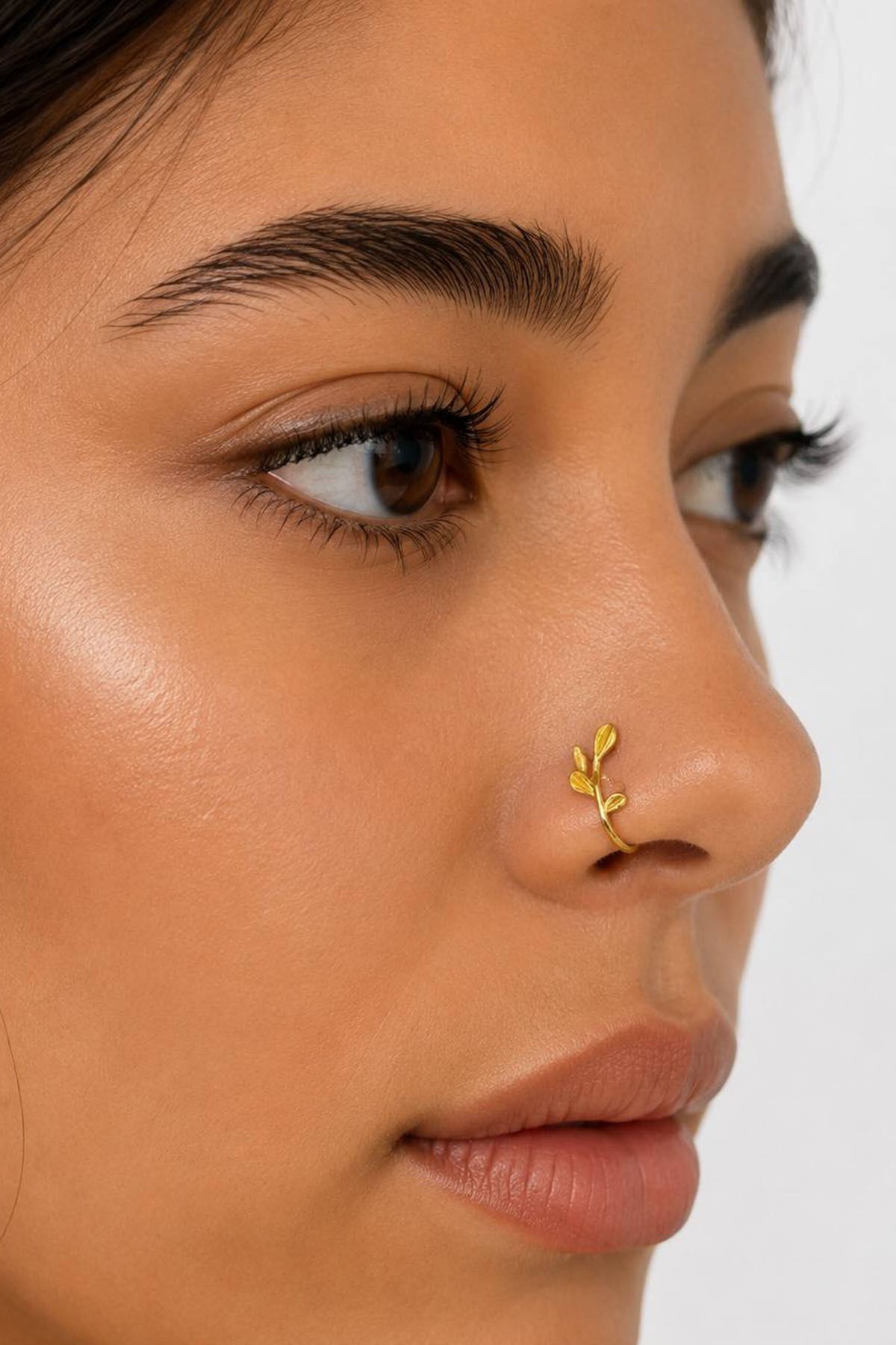 Altın Renk Yaprak Detaylı Cerrahi Çelik Deliksiz Kulak/Burun Piercing 