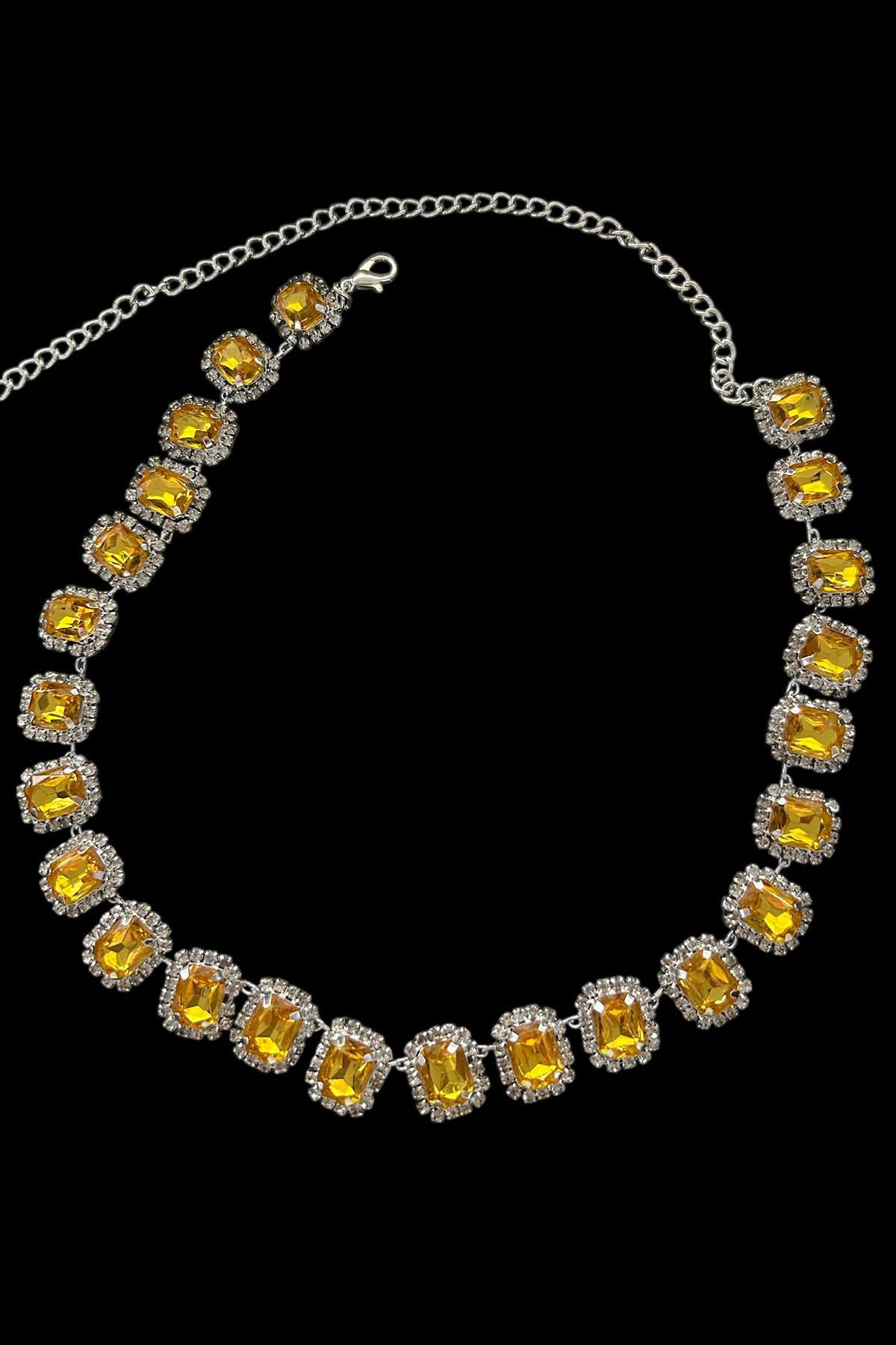 Gümüş Renk Sarı Taş Detaylı Tasarım Abiye Kolye