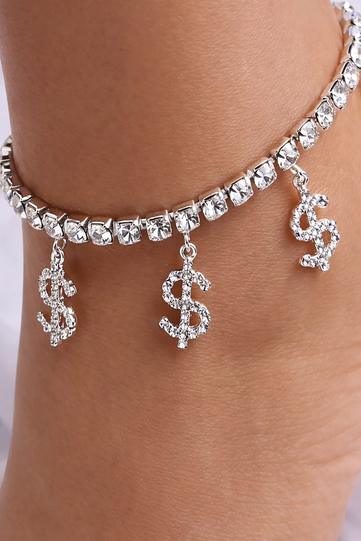 Gümüş Renk Dolar Figürlü Taş Detaylı Tasarım Halhal