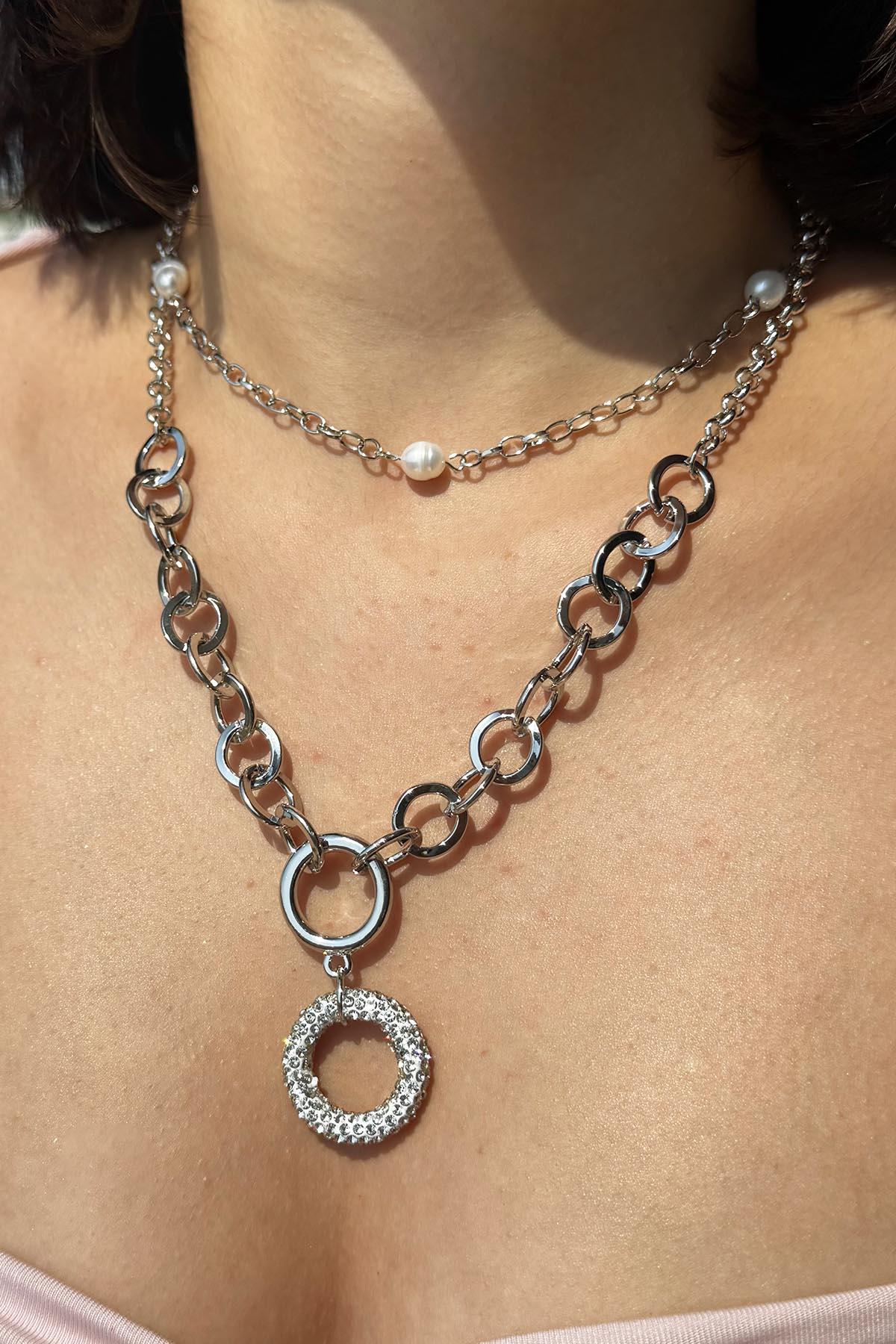 Gümüş Renk Taş Detaylı Çoklu Kolye